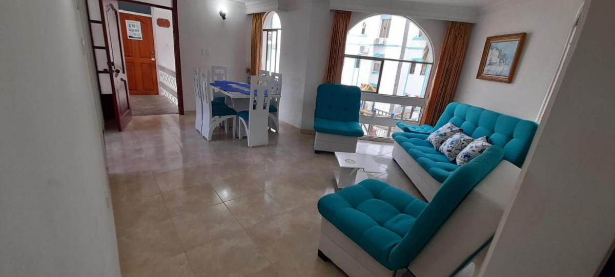 Apartamento con Piscina, Playa a 2 calles.
