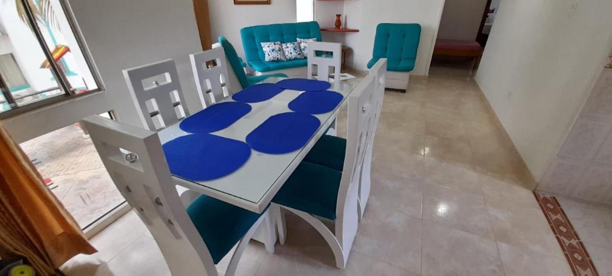 Apartamento con Piscina, Playa a 2 calles.