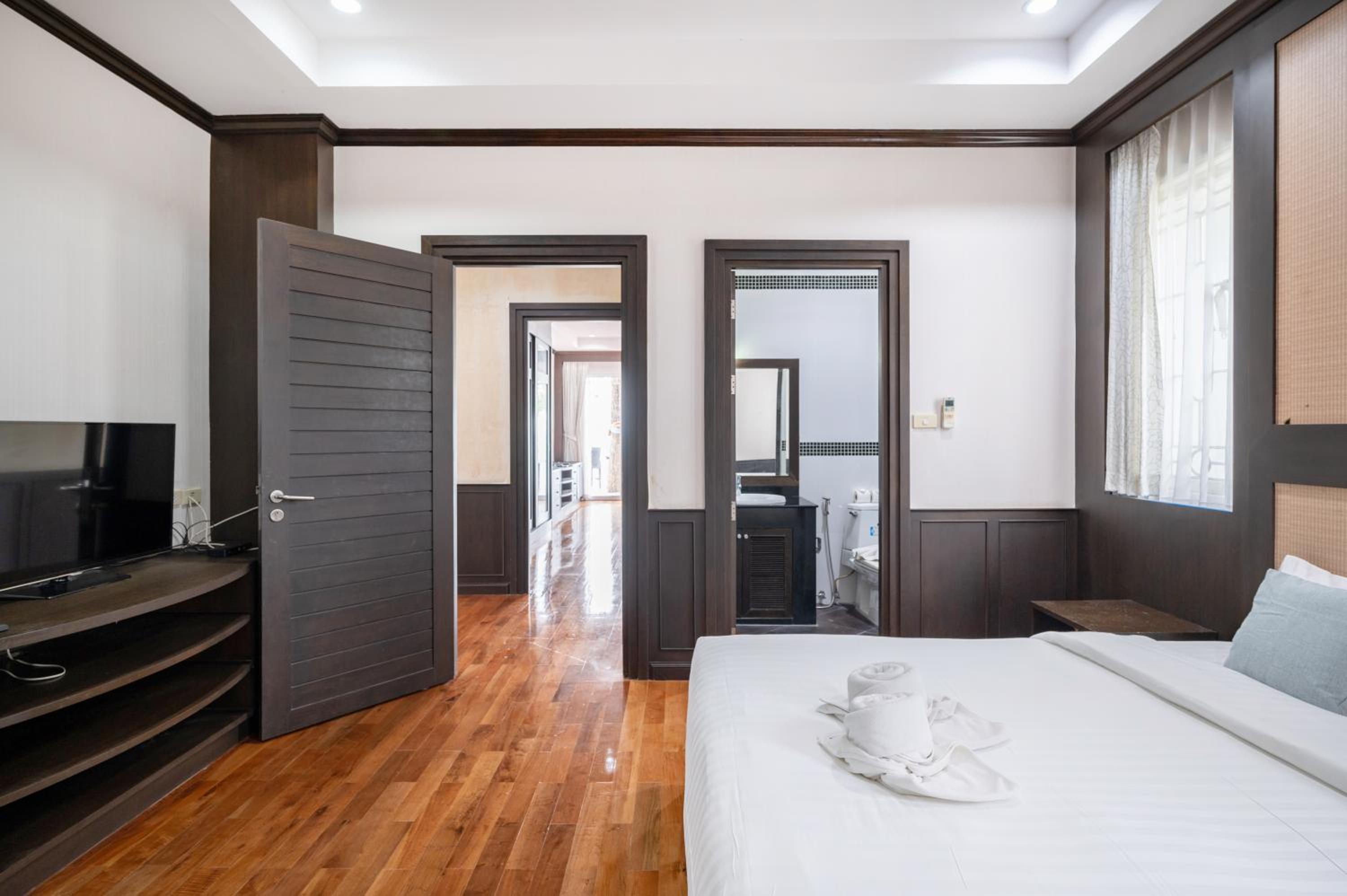 RimLay Beachfront Pool Villa, Sattahip - 23