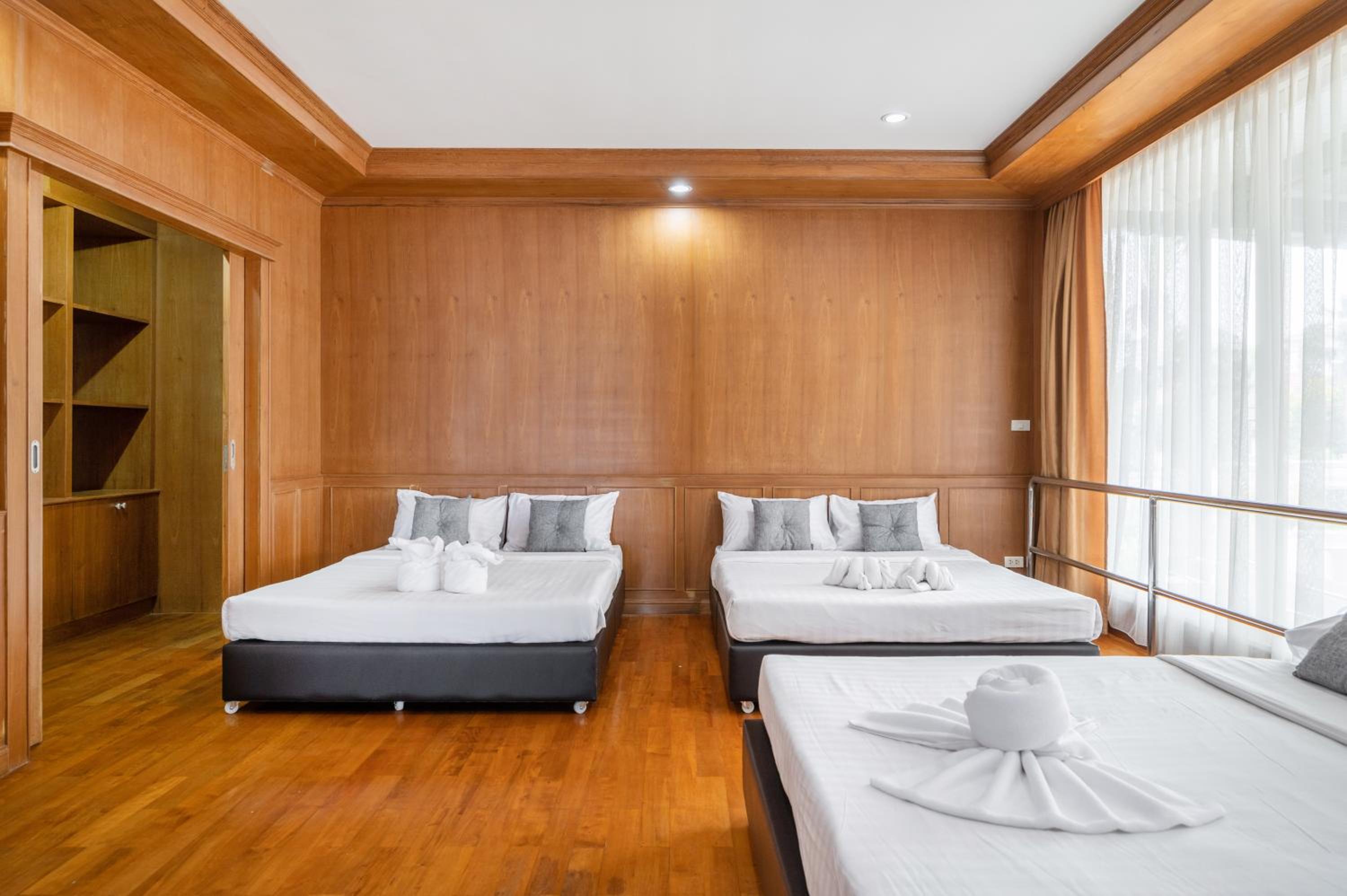 RimLay Beachfront Pool Villa, Sattahip - 24