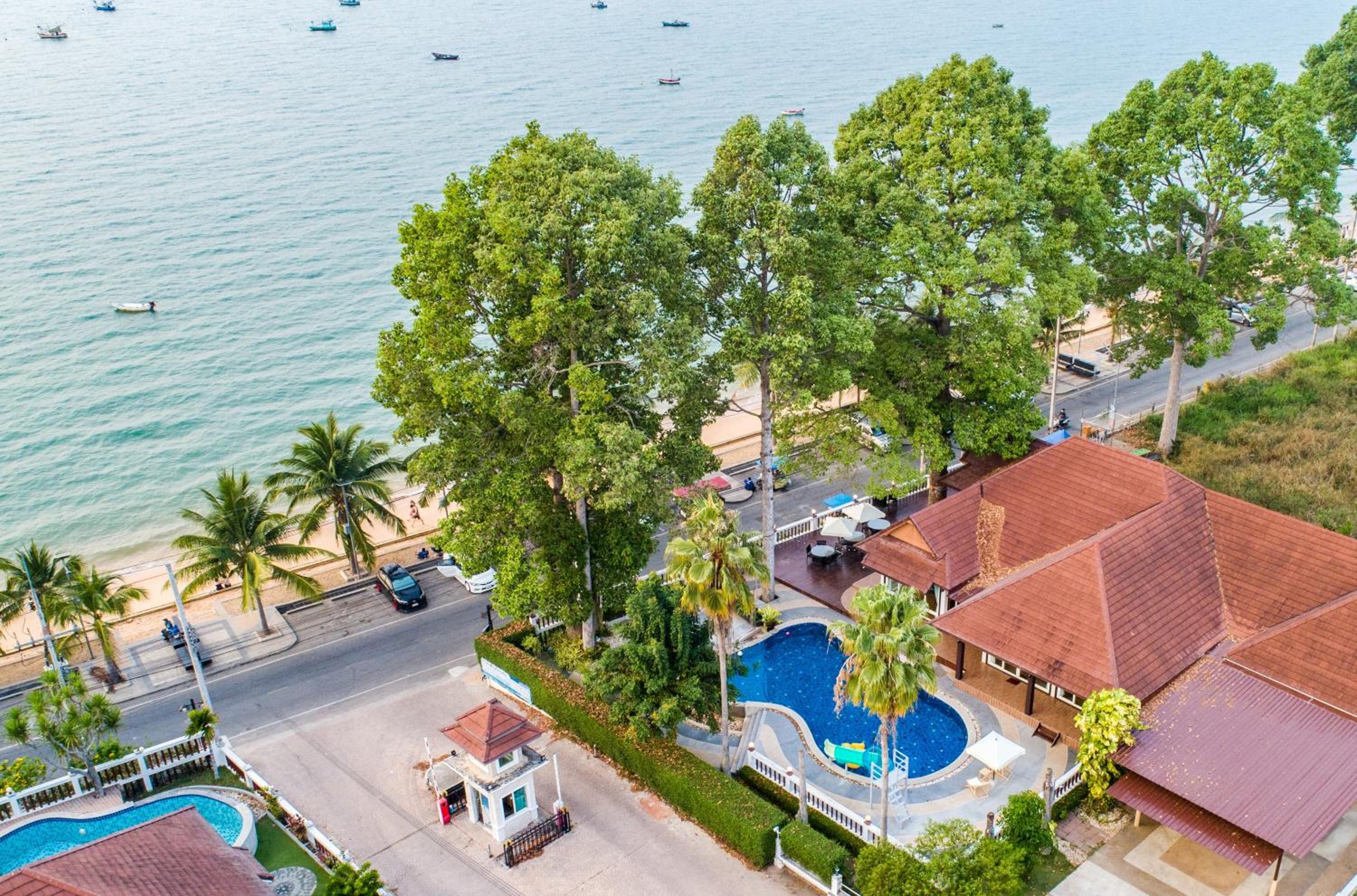 RimLay Beachfront Pool Villa, Sattahip - 9