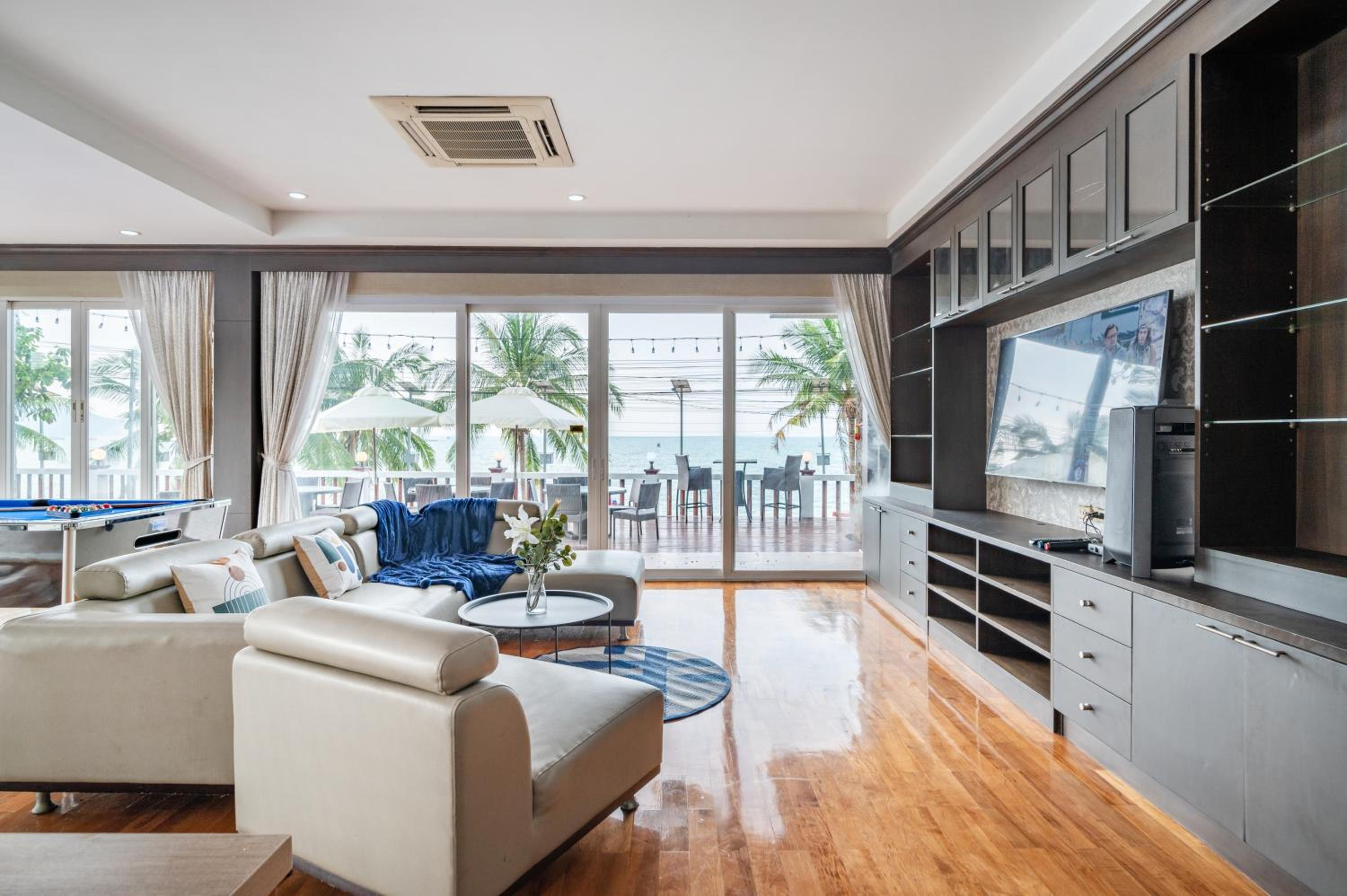 RimLay Beachfront Pool Villa