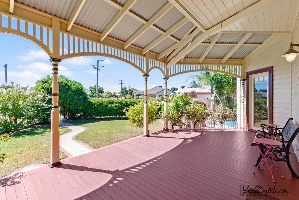 Federation home in town, close to lake & shops
