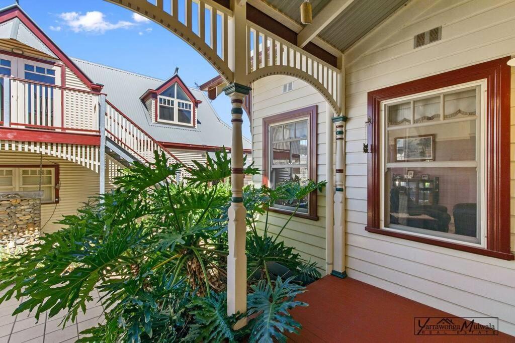 Federation home in town, close to lake & shops