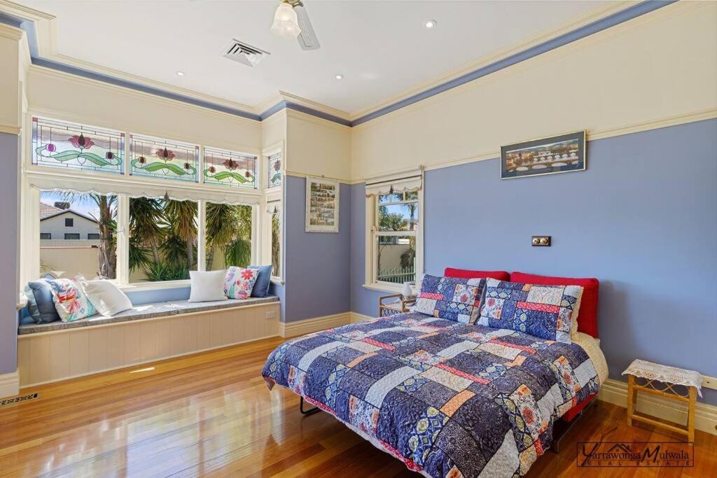 Federation home in town, close to lake & shops