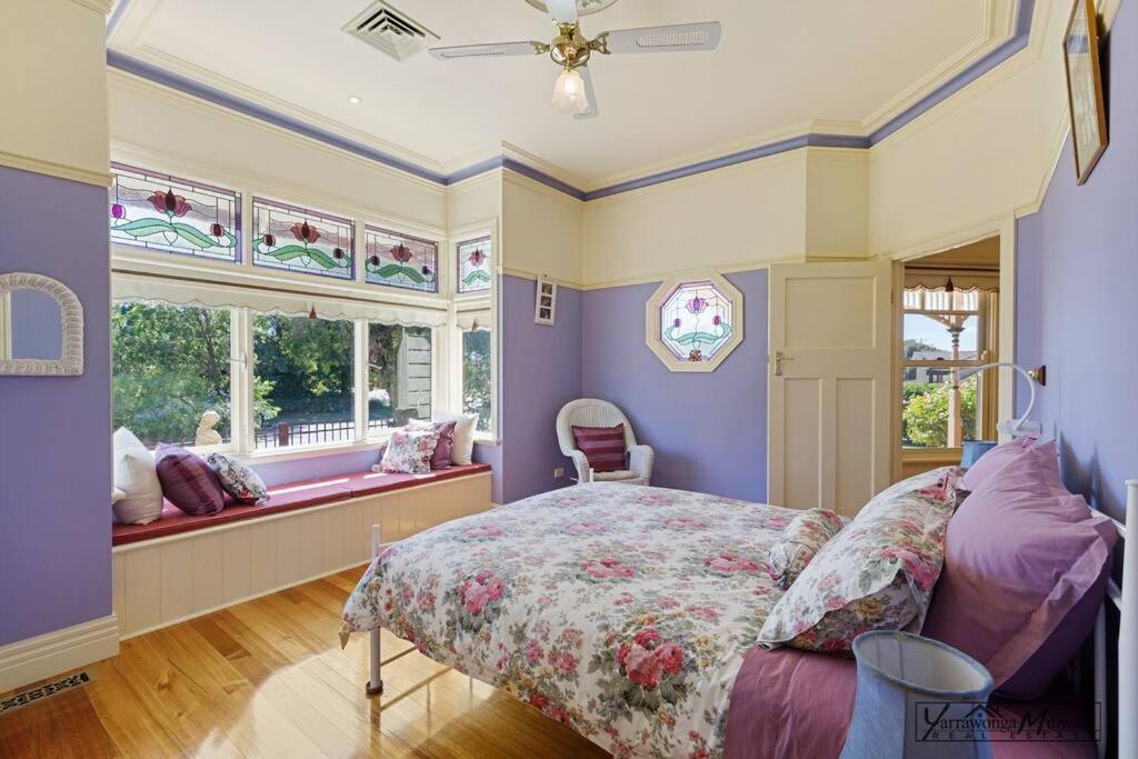 Federation home in town, close to lake & shops