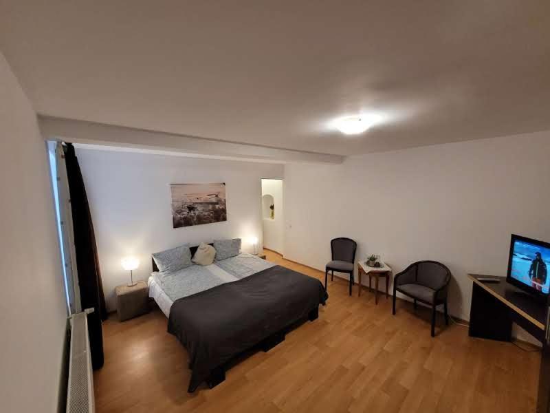 Main Square Apartments & More