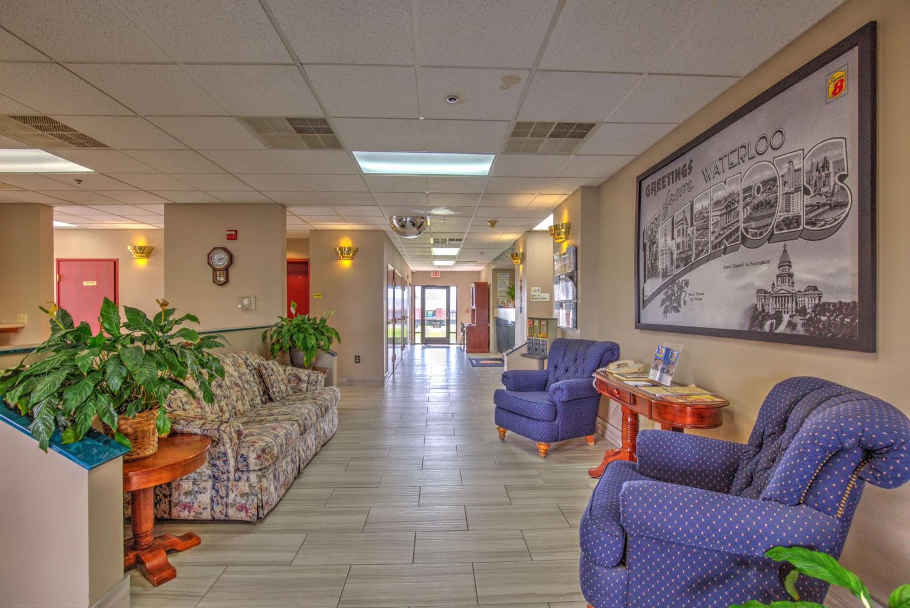 Super 8 by Wyndham Waterloo - Property Image 25