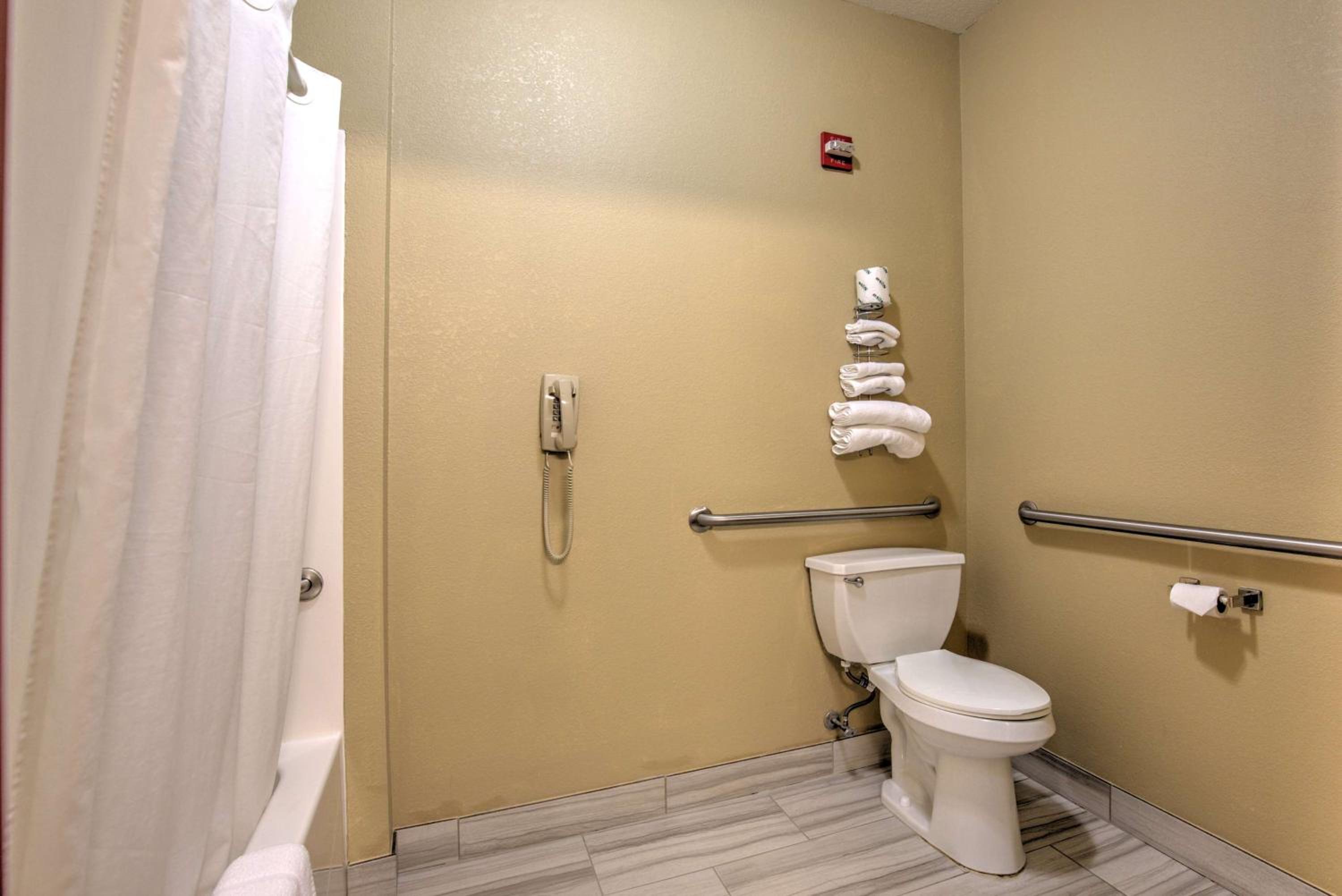 Super 8 by Wyndham Waterloo - Property Image 34