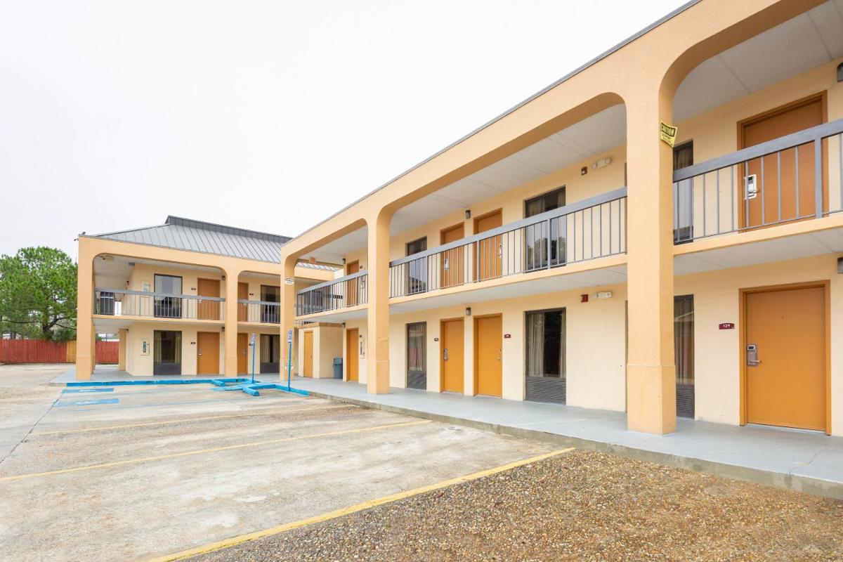 Hotel Motel 6 Baton Rouge, LA - East - I-12 - Image 1