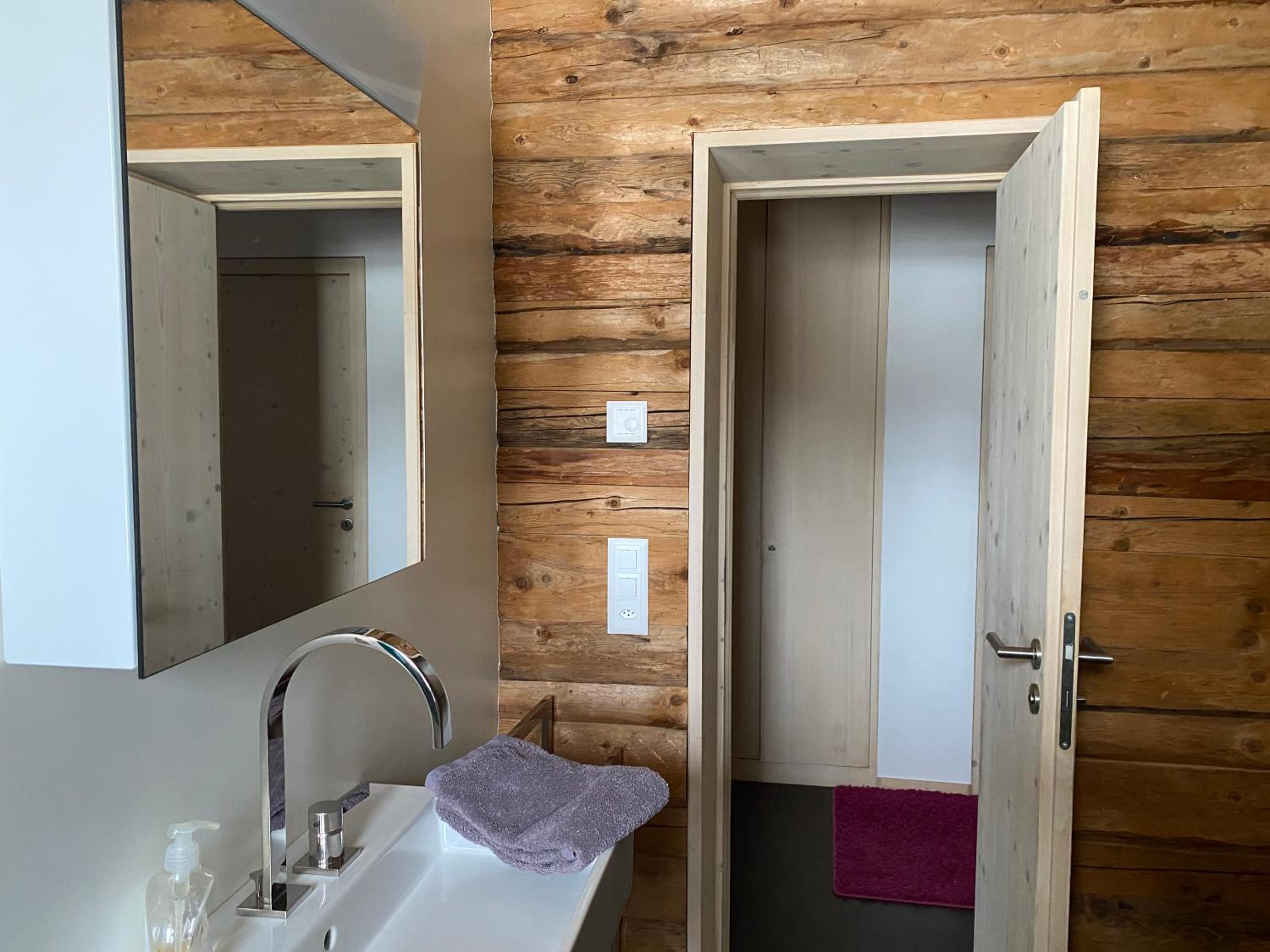 Wohnung mit Charme im Künstlerviertel in der Villa Stailamar in Susch