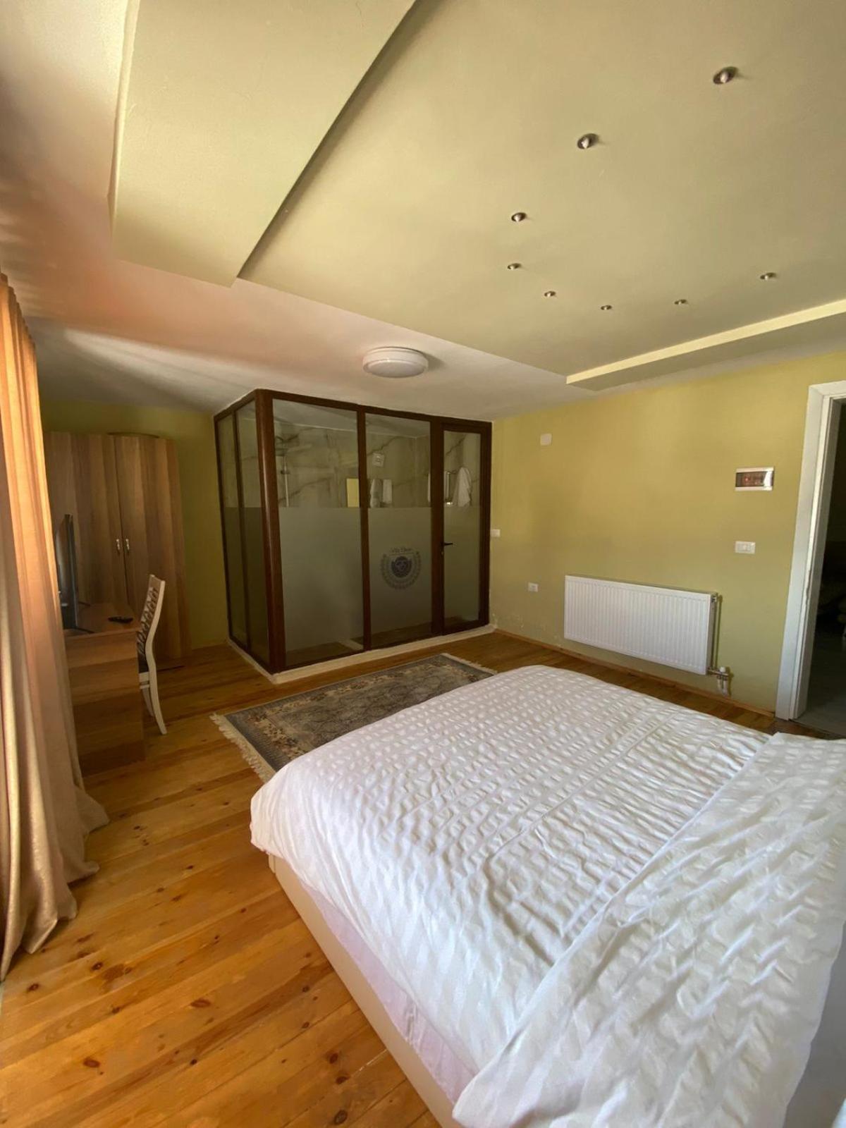 Villa Elear