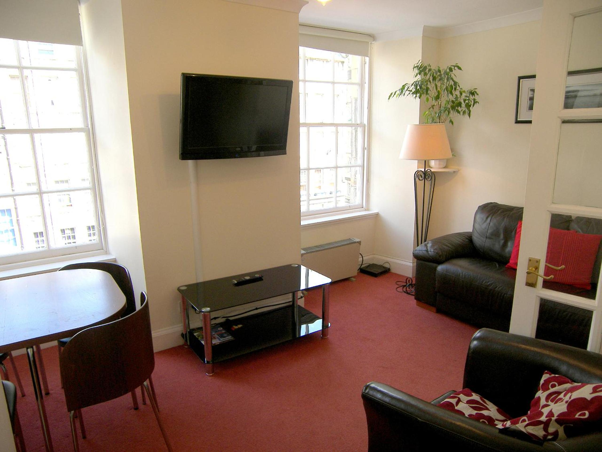 Royal Mile, Edinburgh - 2 Bedroom Apartment view 3