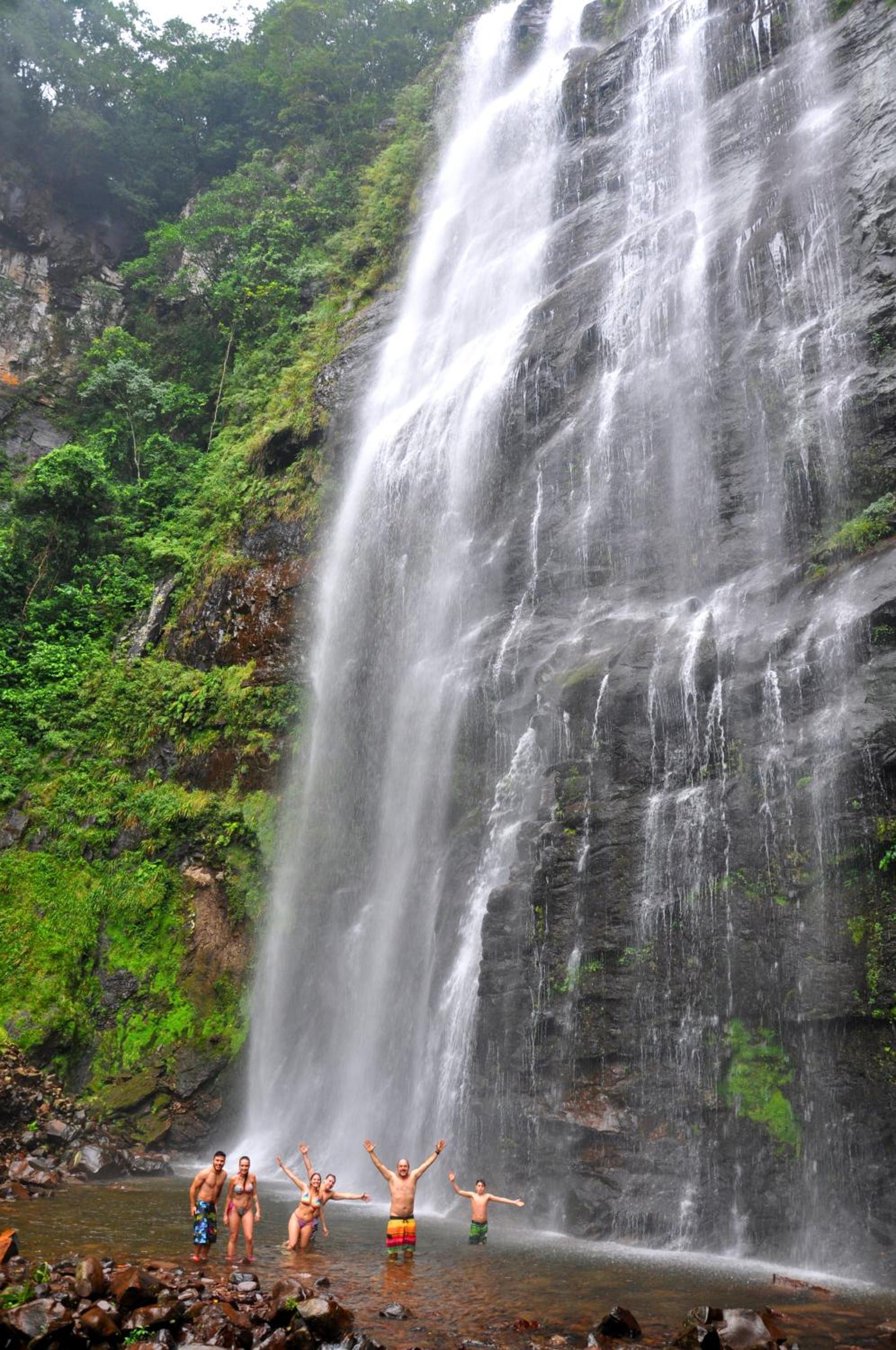 Cachoeira dos Borges Cabanas e Parque