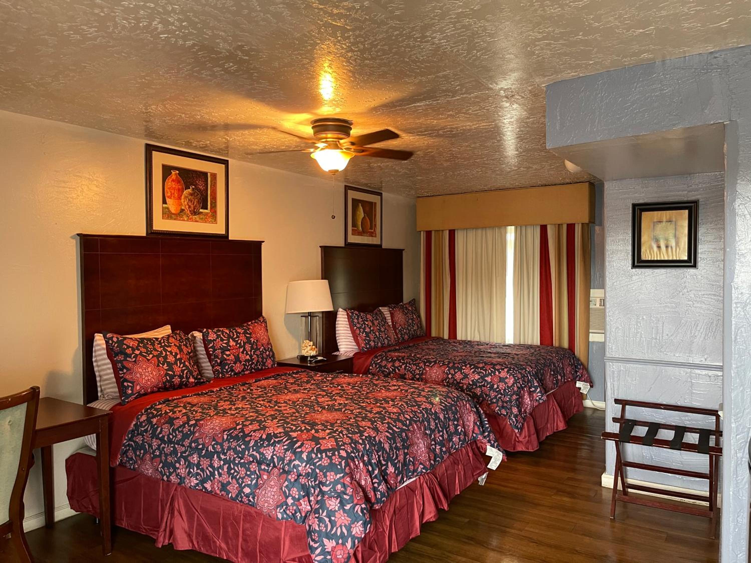Delux Inn, Billede 12