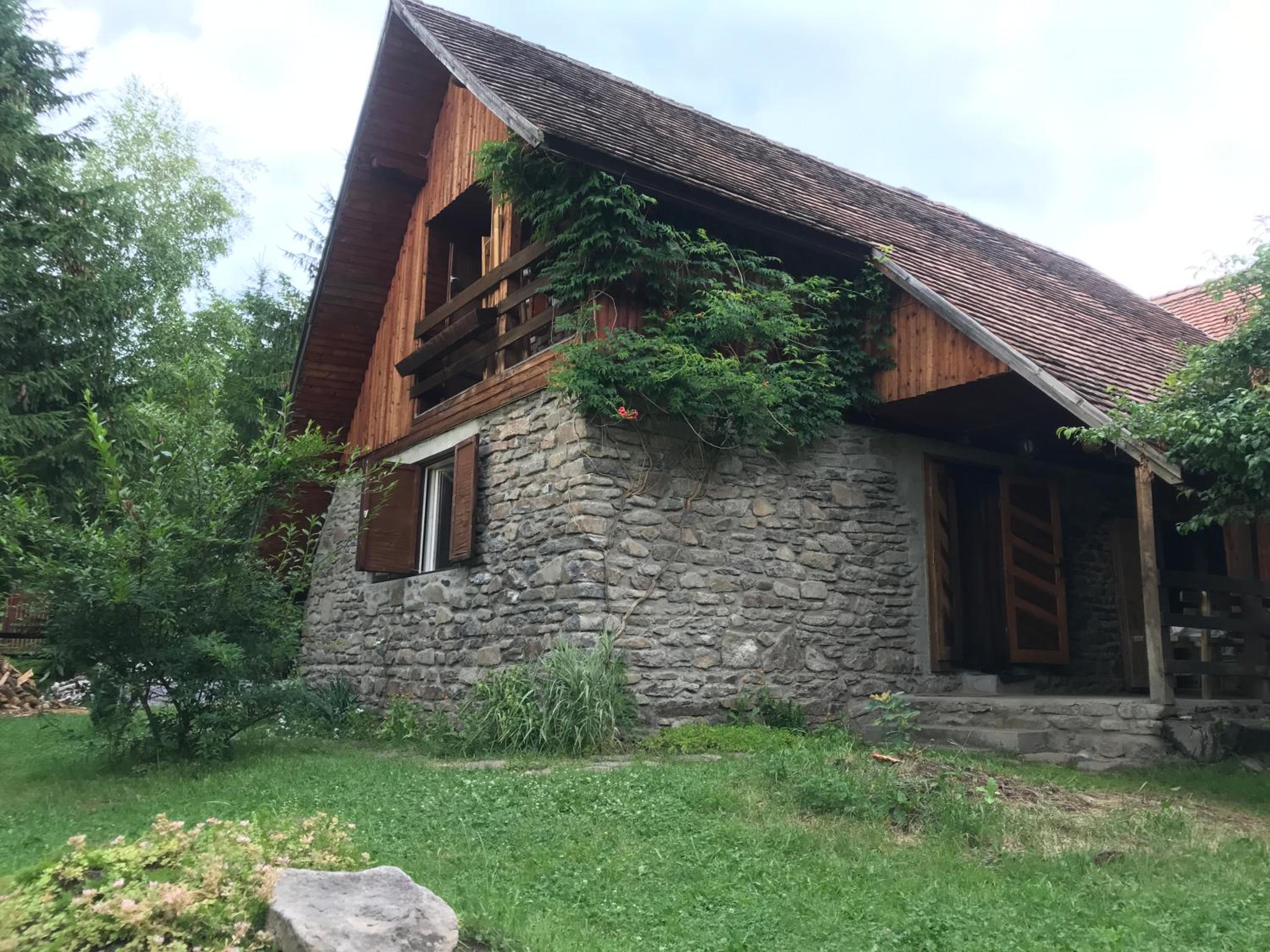 Pace in Kuvaszó-Casă la cheie