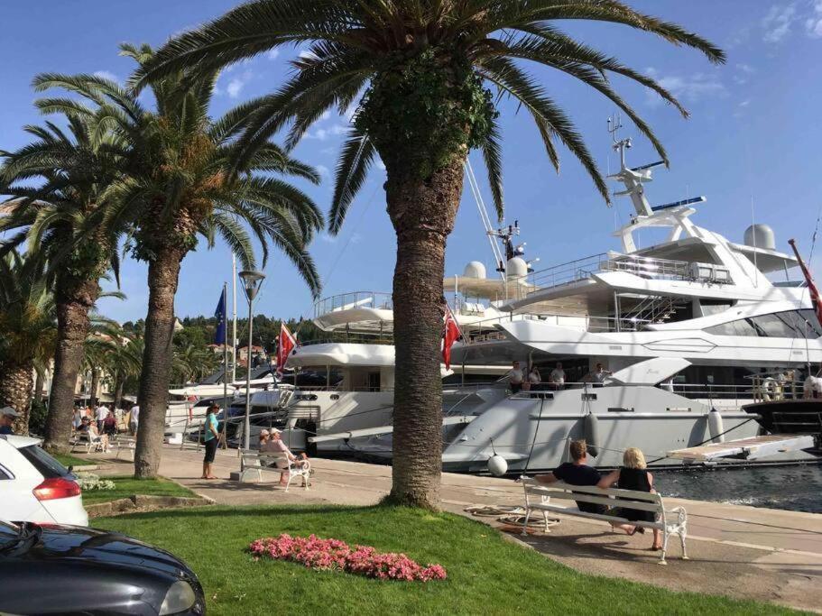 Lovely split level apartment with sea view, pool, free parking and WiFi photo 5