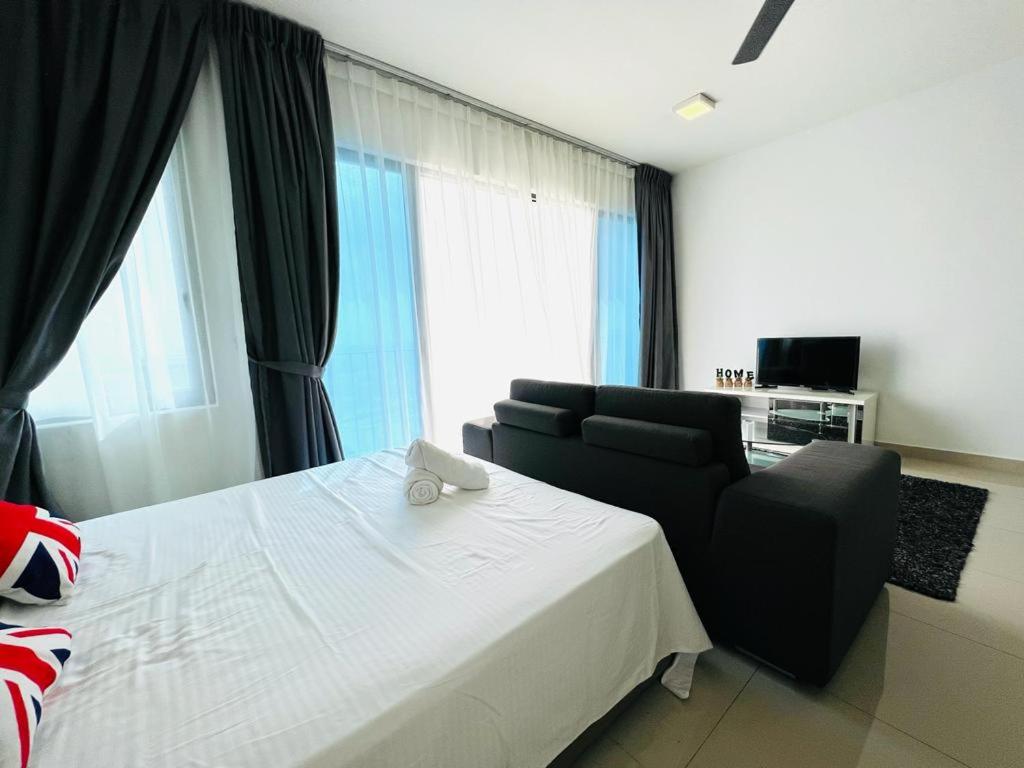 ECOZY SUITE 3 - Trefoil Setia Alam Near Setia City Mall & Setia Convention Centre photo 2