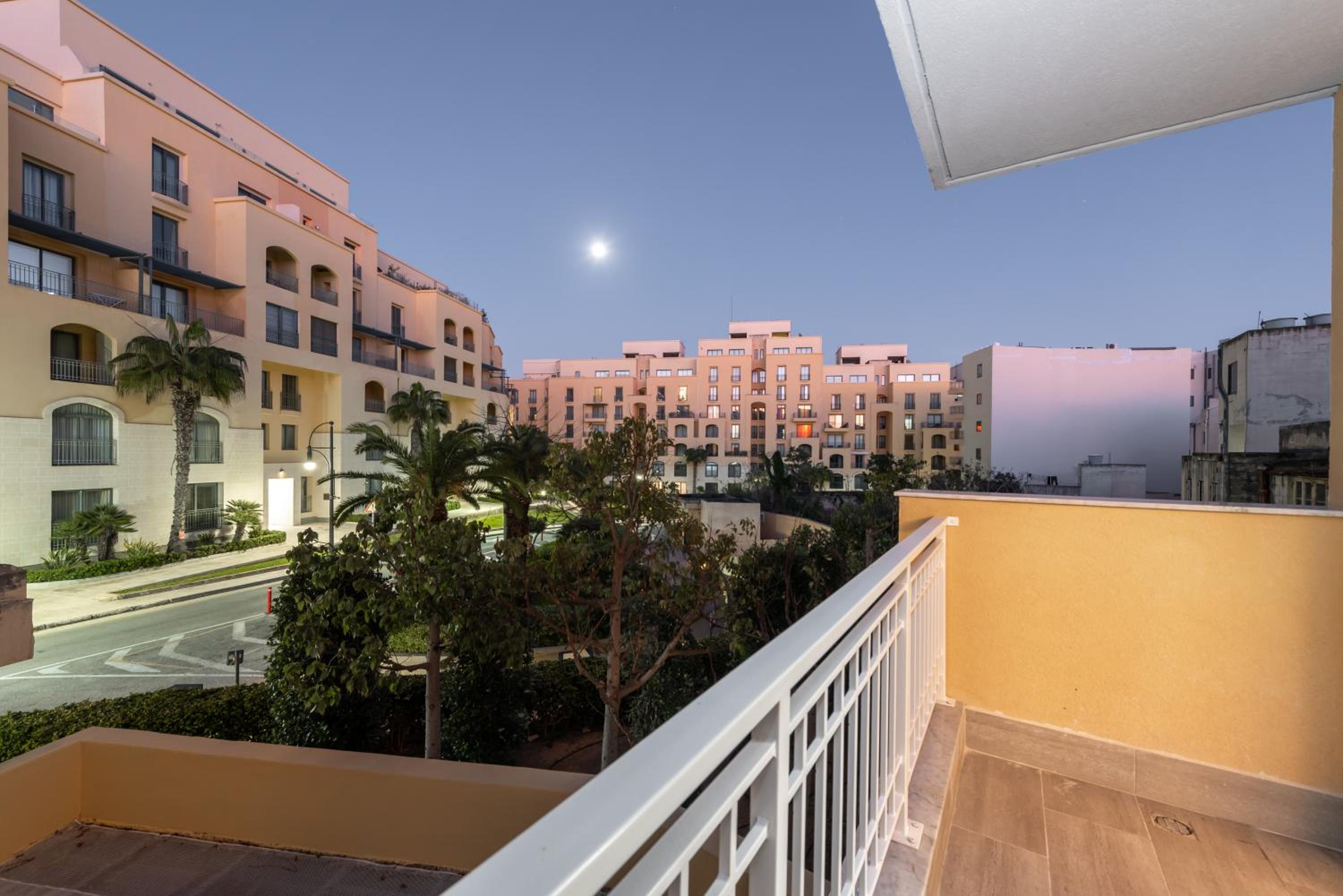 Luxury 2 bed apartment in the heart of St Julians photo 2