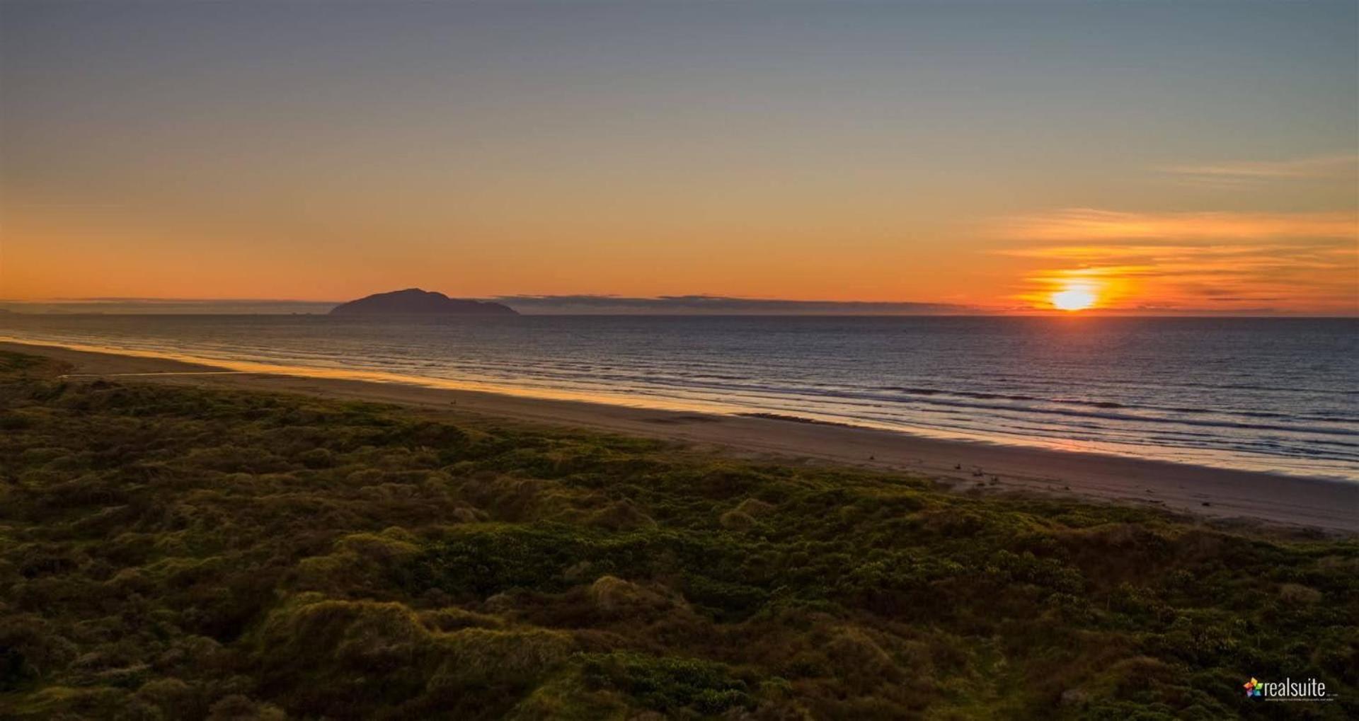 Idyllic ocean front beach house - Waikawa Beach view 5