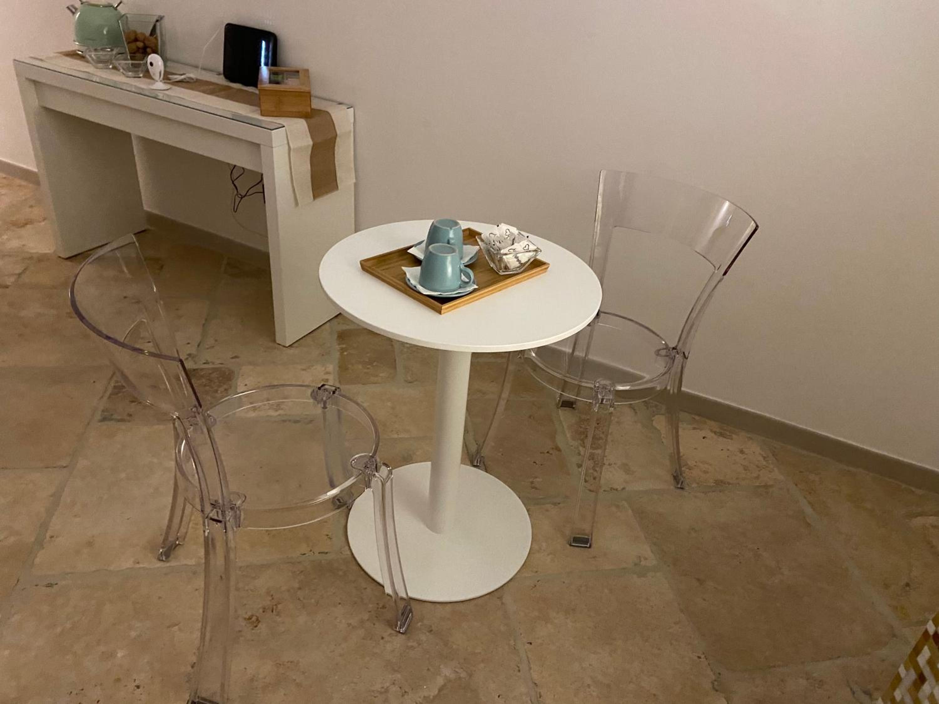 Hotel NUMBER 12 BARI - Image 1