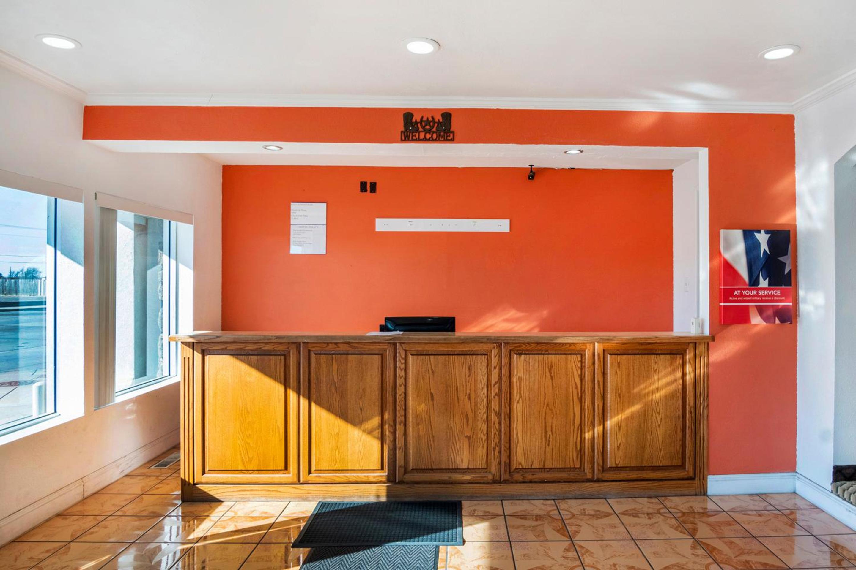 Dodge City Vacations - OYO Townhouse Dodge City KS - Property Image 5