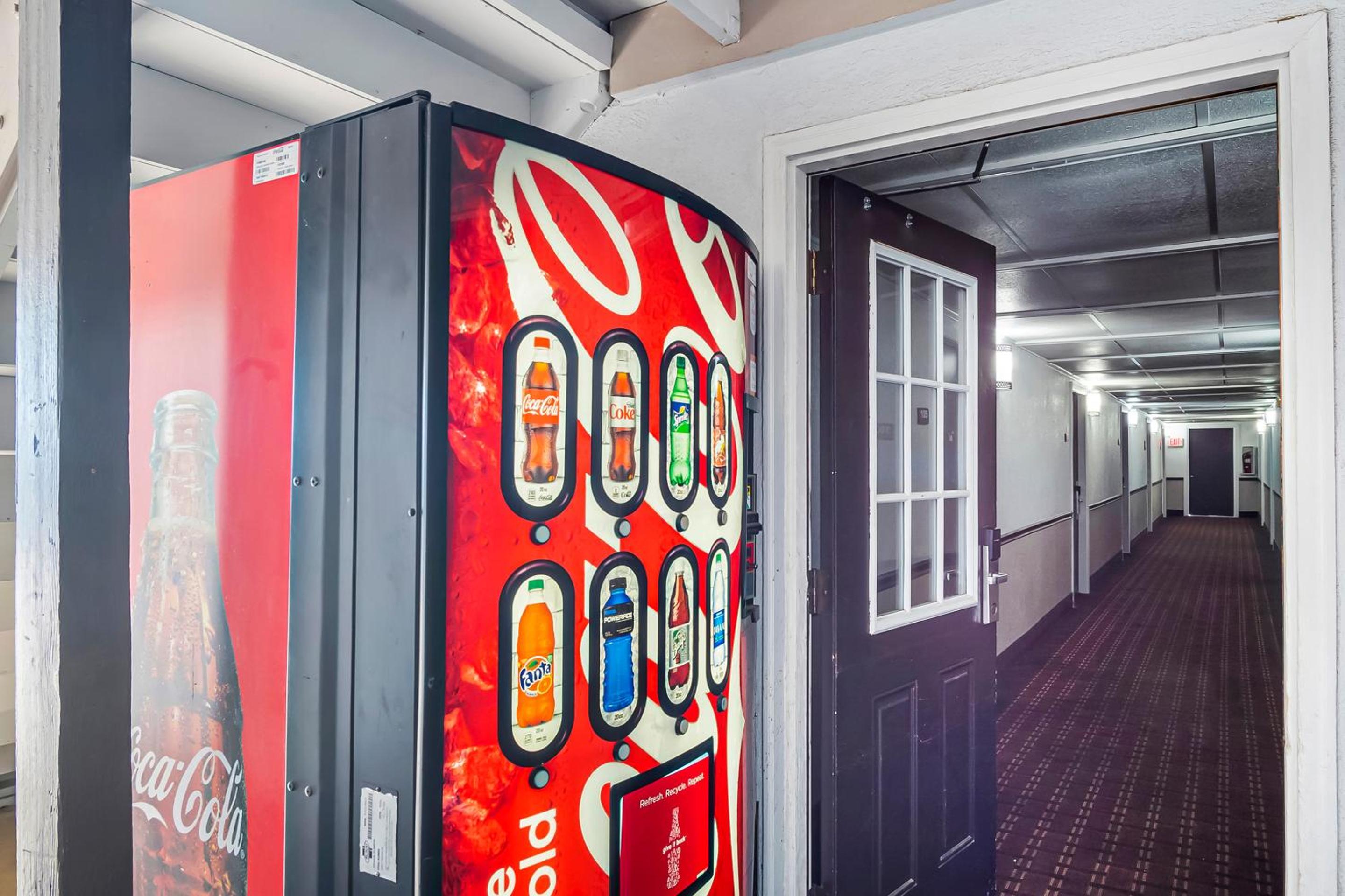 Dodge City Vacations - OYO Townhouse Dodge City KS - Property Image 8