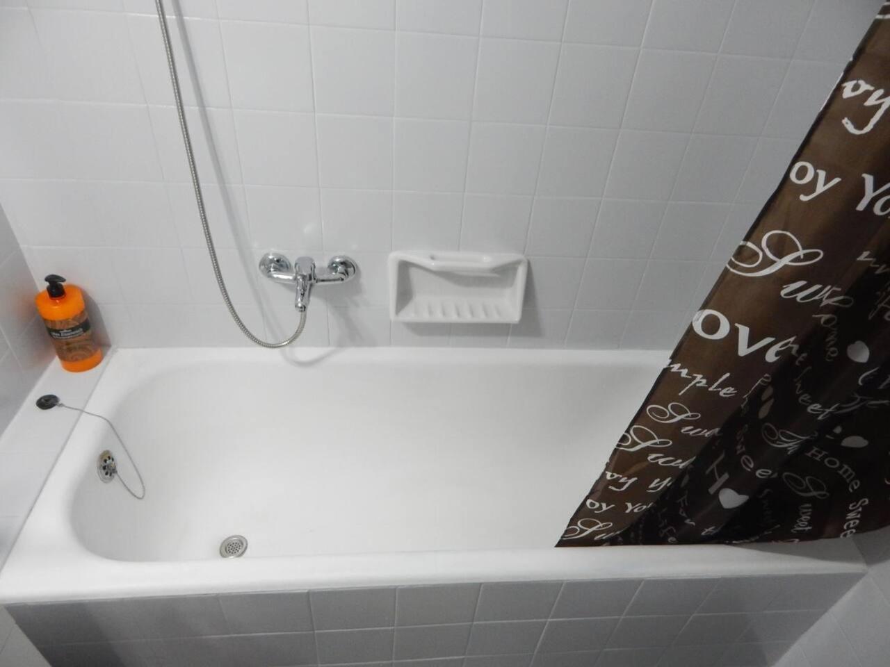 2 Bed Flat - Sleeps 4 - Pets - Parking - Wifi