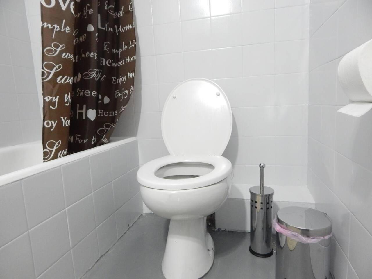 2 Bed Flat - Sleeps 4 - Pets - Parking - Wifi