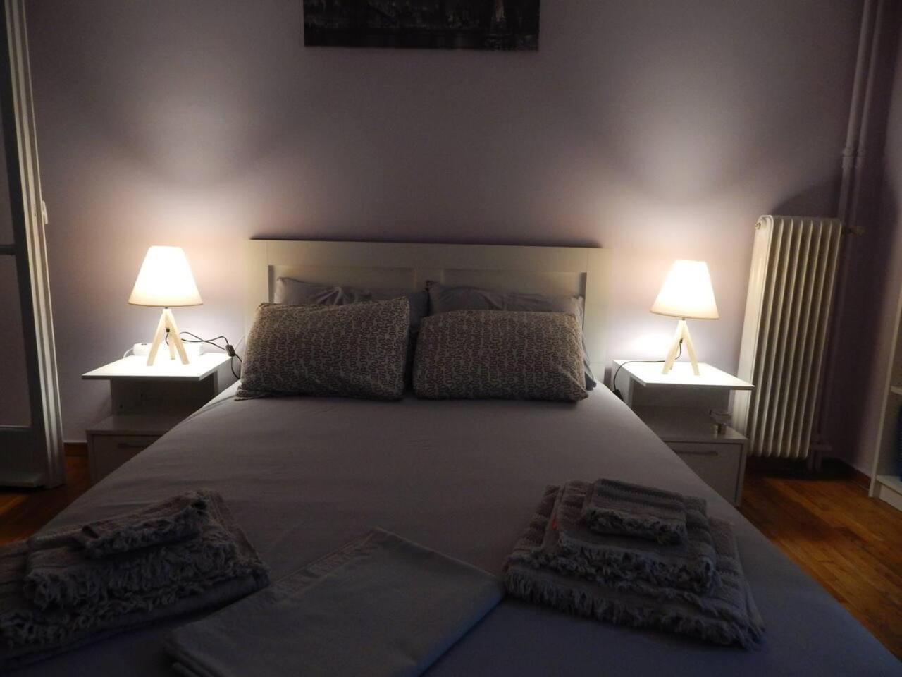 2 Bed Flat - Sleeps 4 - Pets - Parking - Wifi