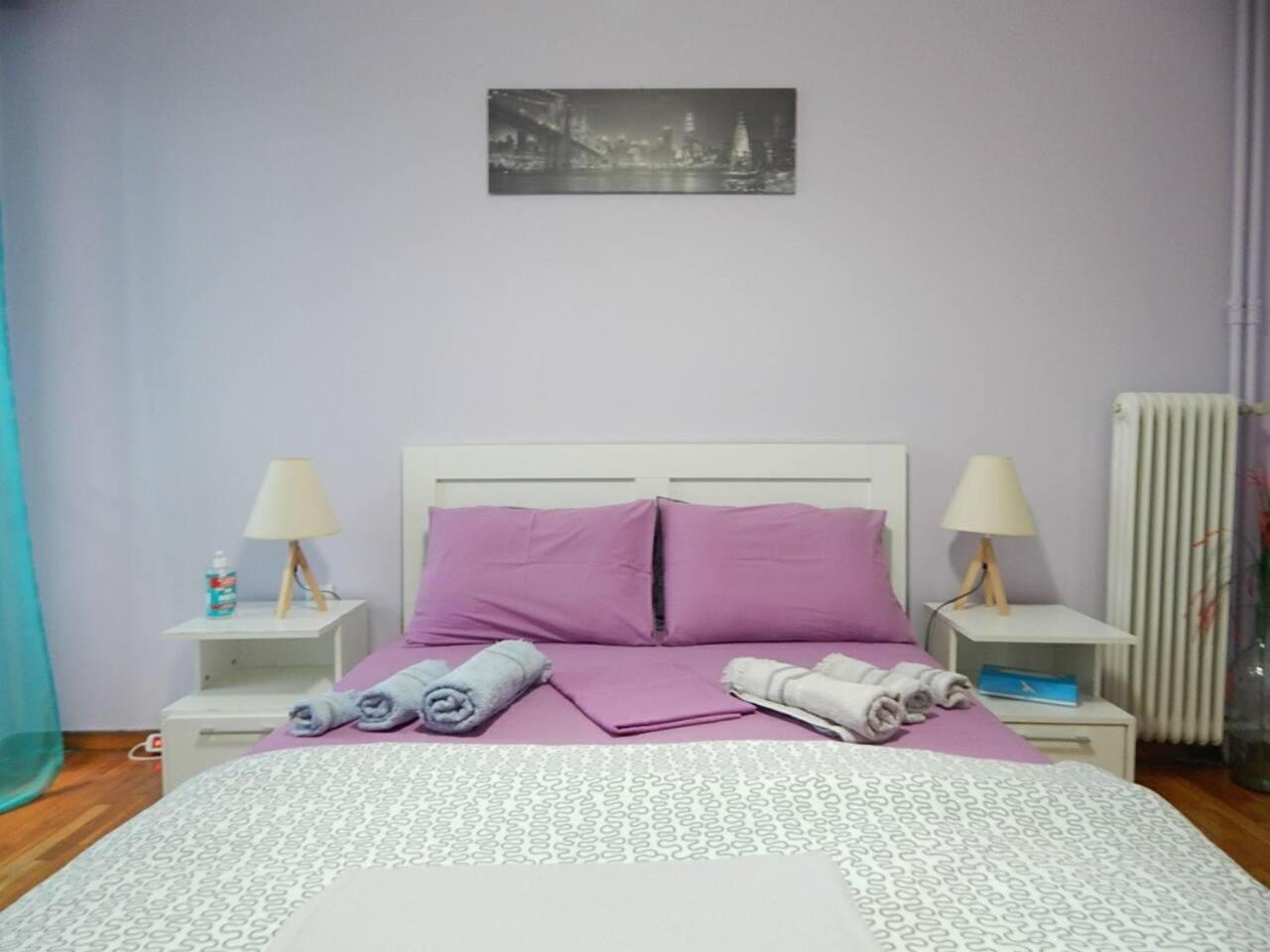 2 Bed Flat - Sleeps 4 - Pets - Parking - Wifi