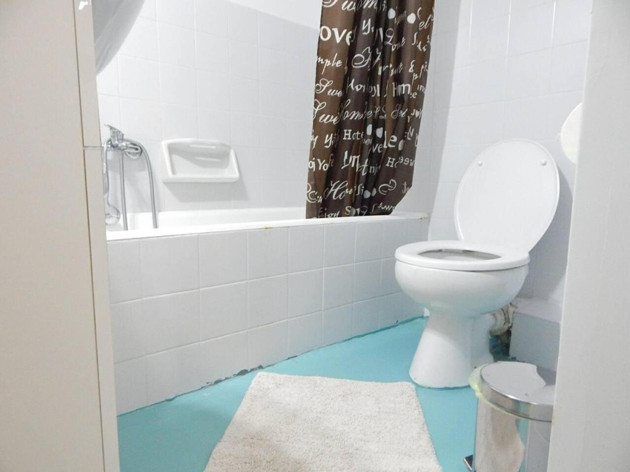 2 Bed Flat - Sleeps 4 - Pets - Parking - Wifi