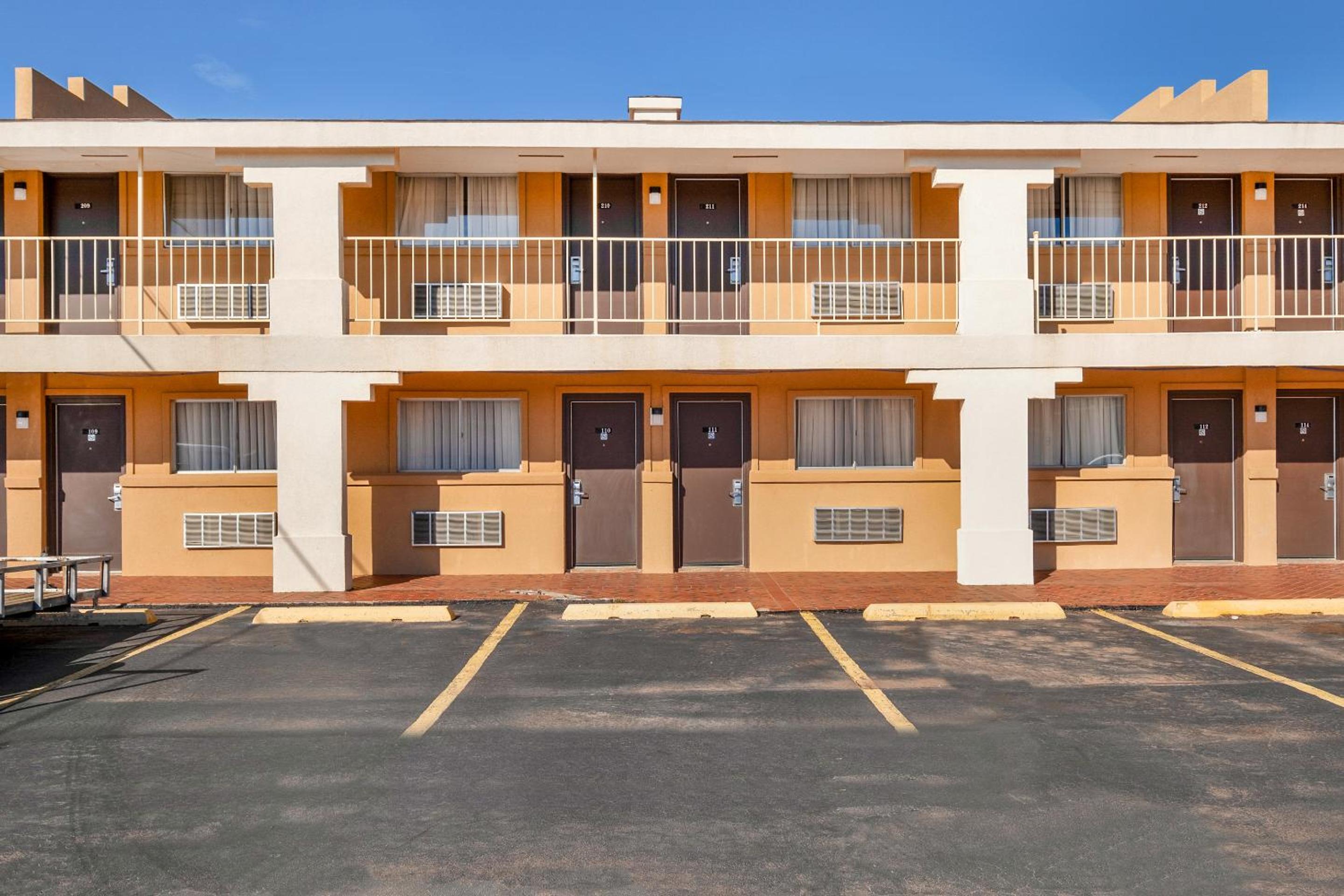 OYO Hotel Elk City OK Route 66 view 4