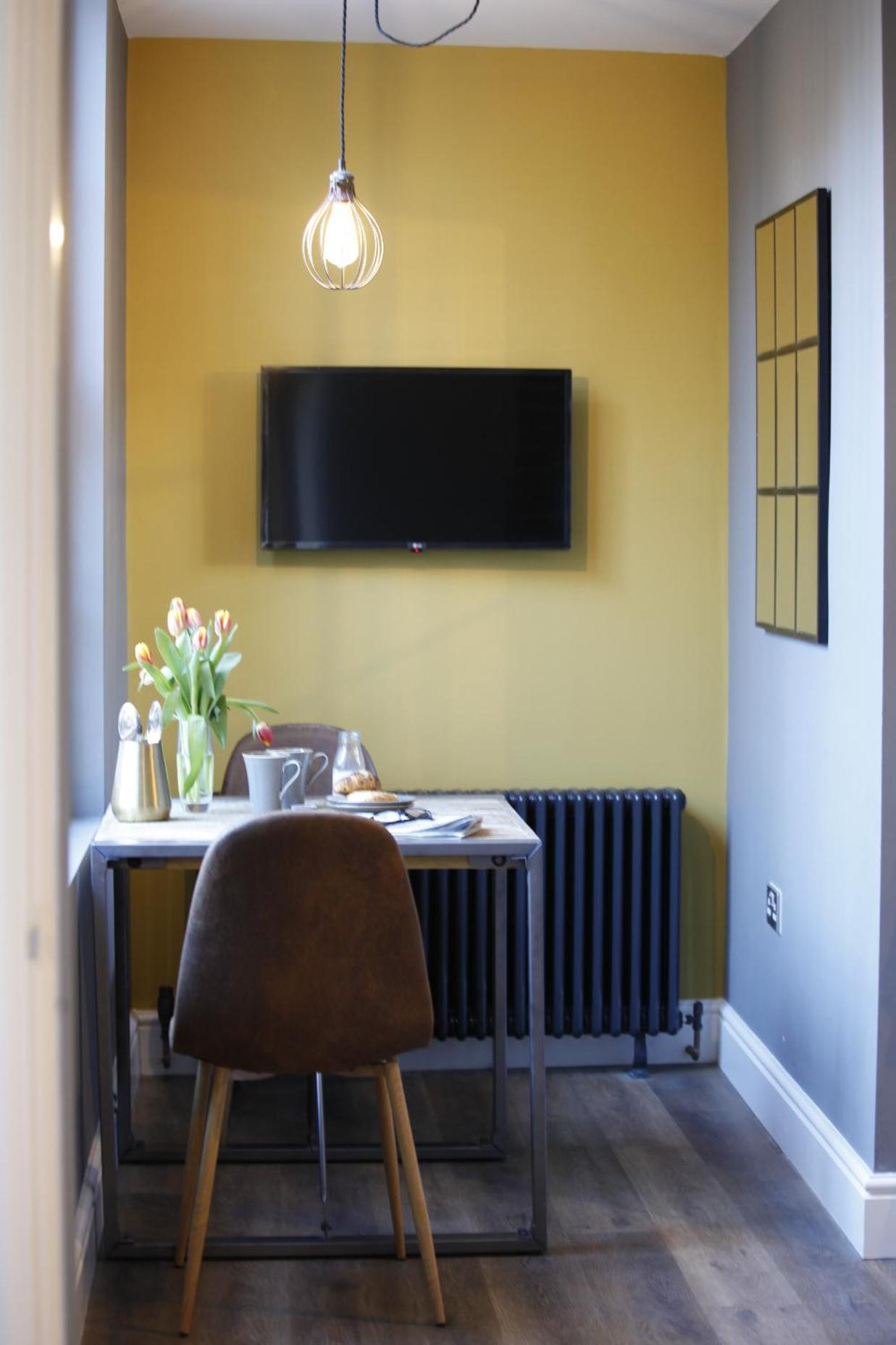 Hotel no 12 - Stunning Self Check-in Apartments in Worcester Centre - Image 1