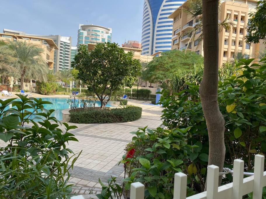 Bright & Relaxing 2 BR Apartment with Easy Access