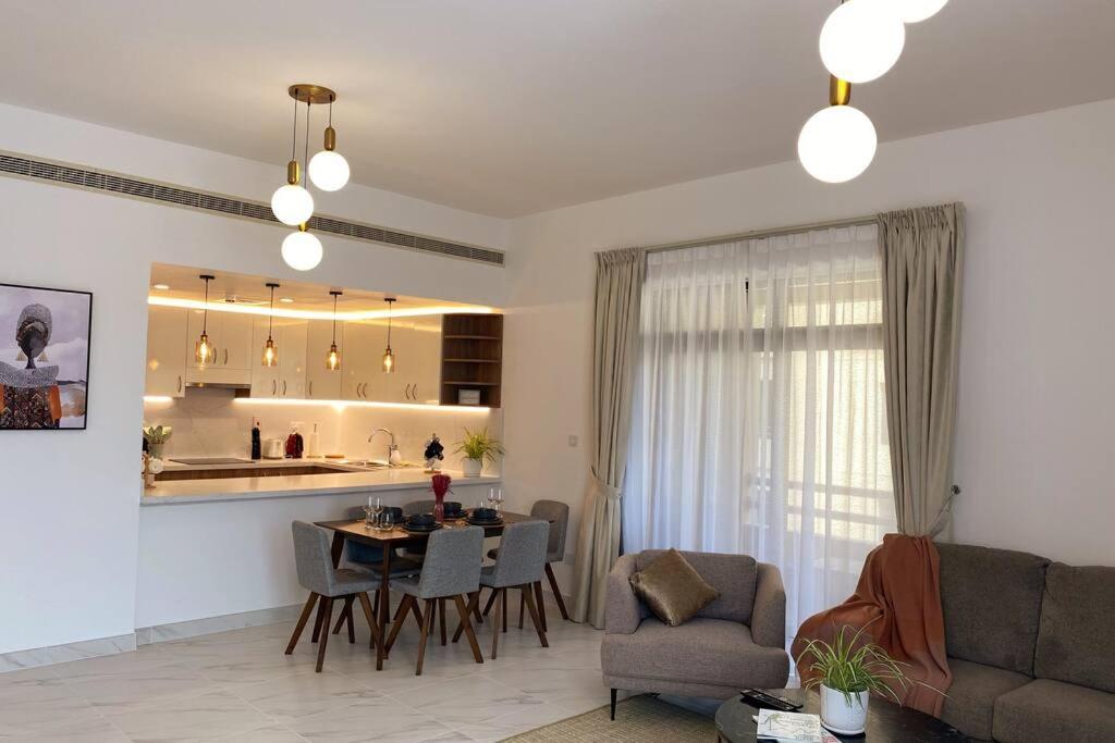 Bright & Relaxing 2 BR Apartment with Easy Access