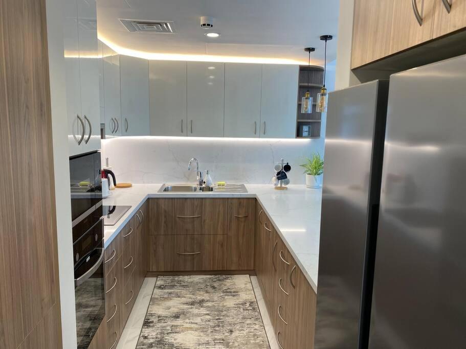 Bright & Relaxing 2 BR Apartment with Easy Access