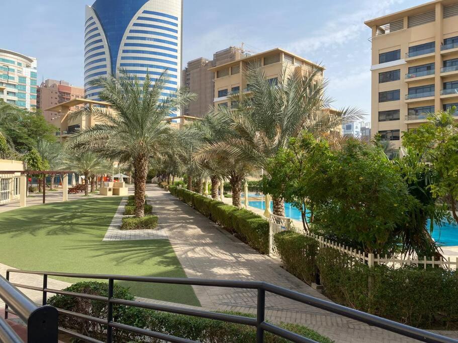 Bright & Relaxing 2 BR Apartment with Easy Access