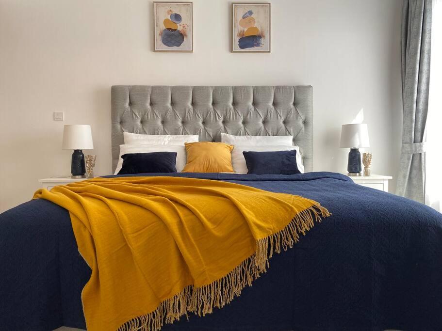 Bright & Relaxing 2 BR Apartment with Easy Access