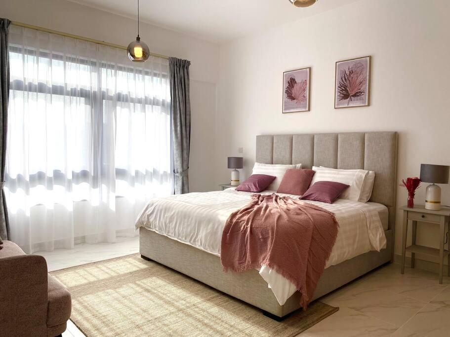 Bright & Relaxing 2 BR Apartment with Easy Access