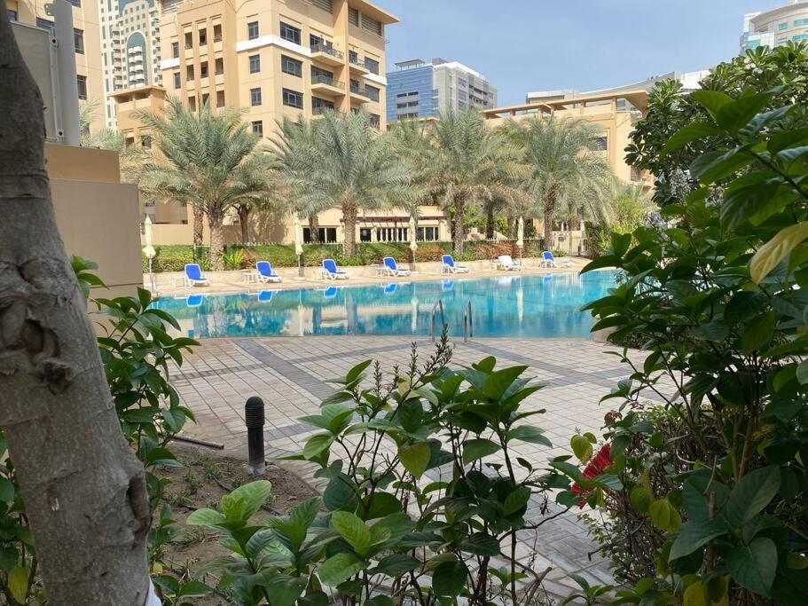 Bright & Relaxing 2 BR Apartment with Easy Access