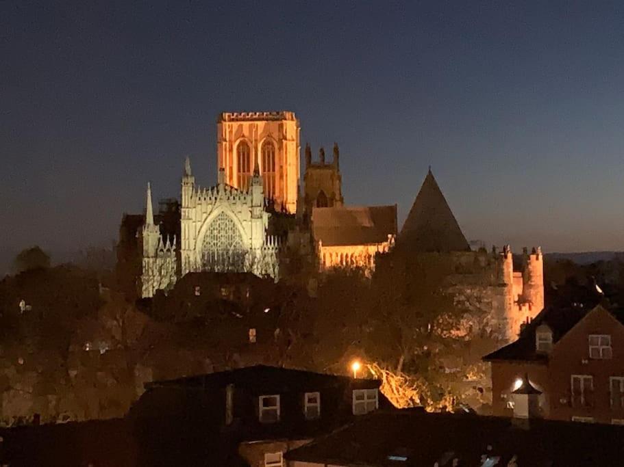 Betty's Minster View - 6 Twins or 3 Superkings -Central with Free Parking view 2