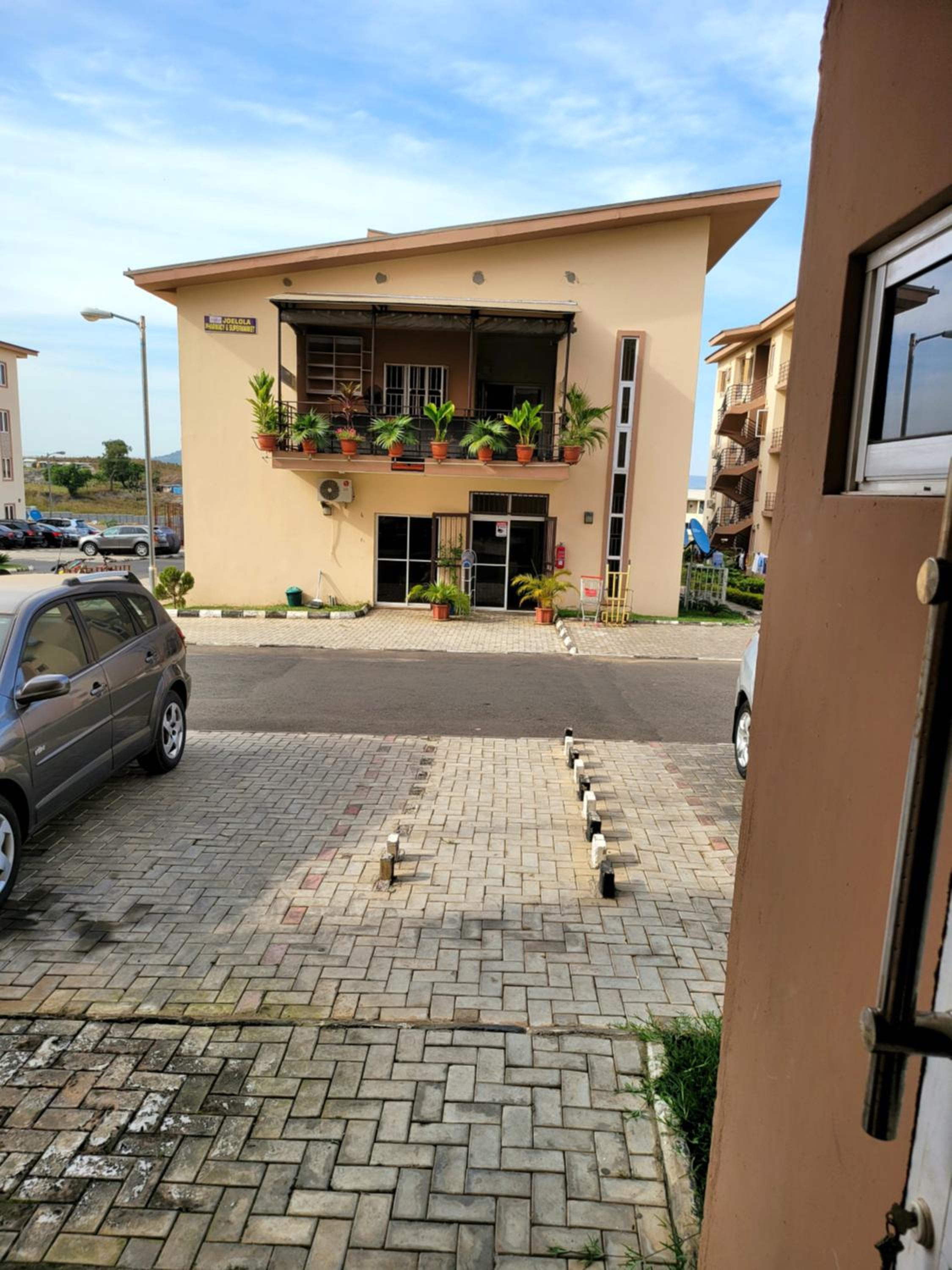 BDA APARTMENT - Netflix, Wi-Fi, PlayStation 4, Kitchen, Supermarket, Pharmacy, Laundry & 24hours Electricity view 2