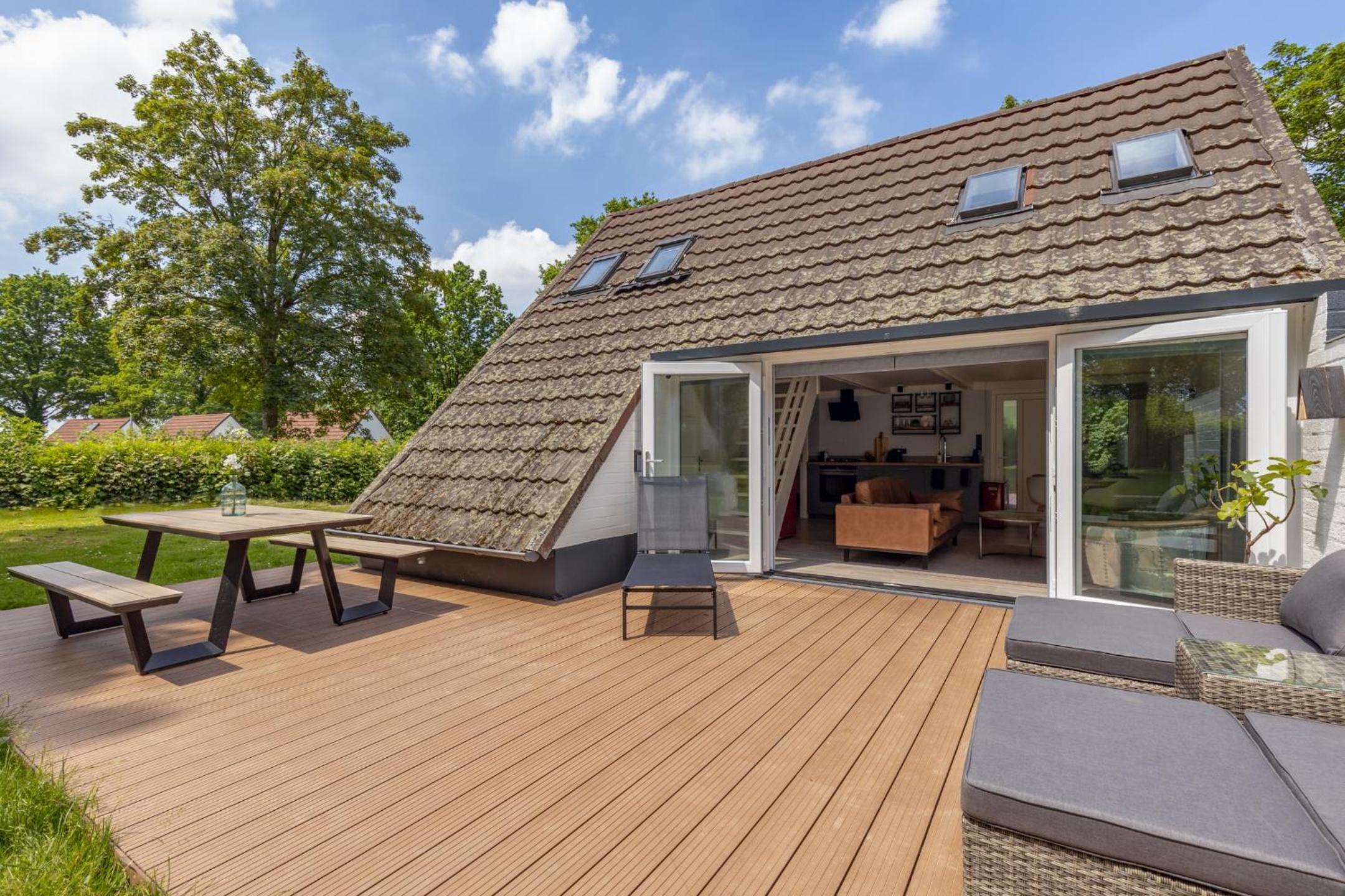 Limburg Lux 90 view 4