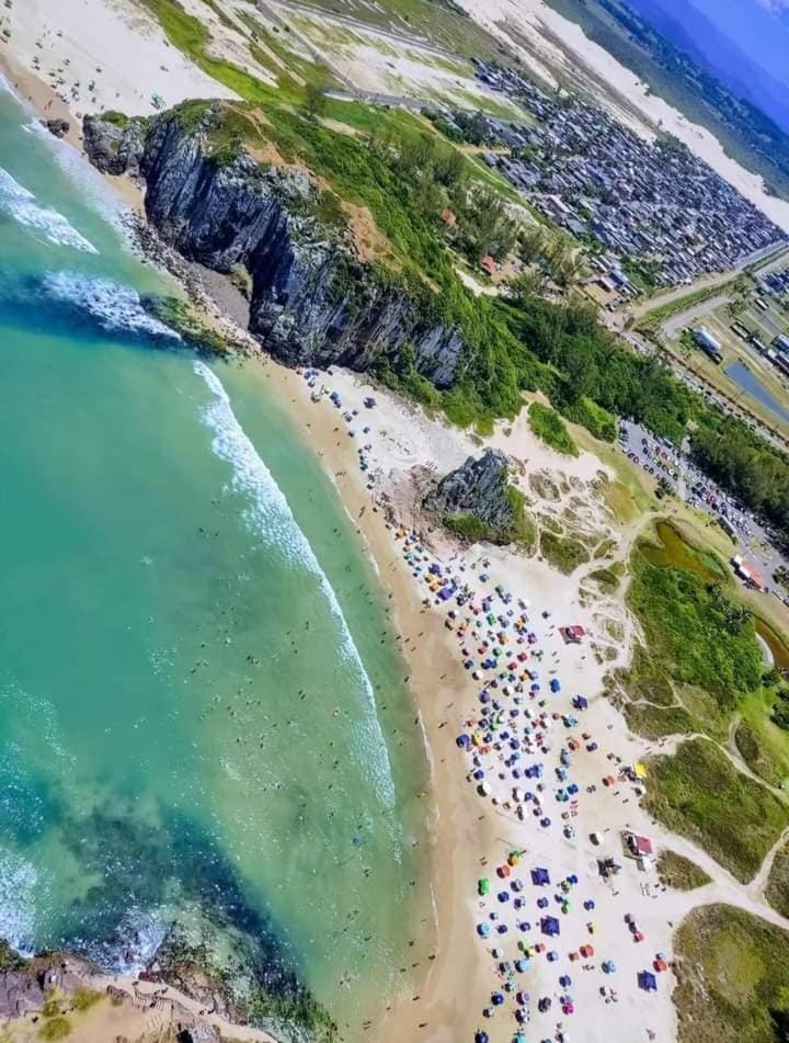 KITNET S3 em TORRES-RS - Ar-condicionado, cama casal box, cama de solteiro bicama, frigobar, micro-ondas, televisão telinha 32' - Anfitriã Superhost no BnB
