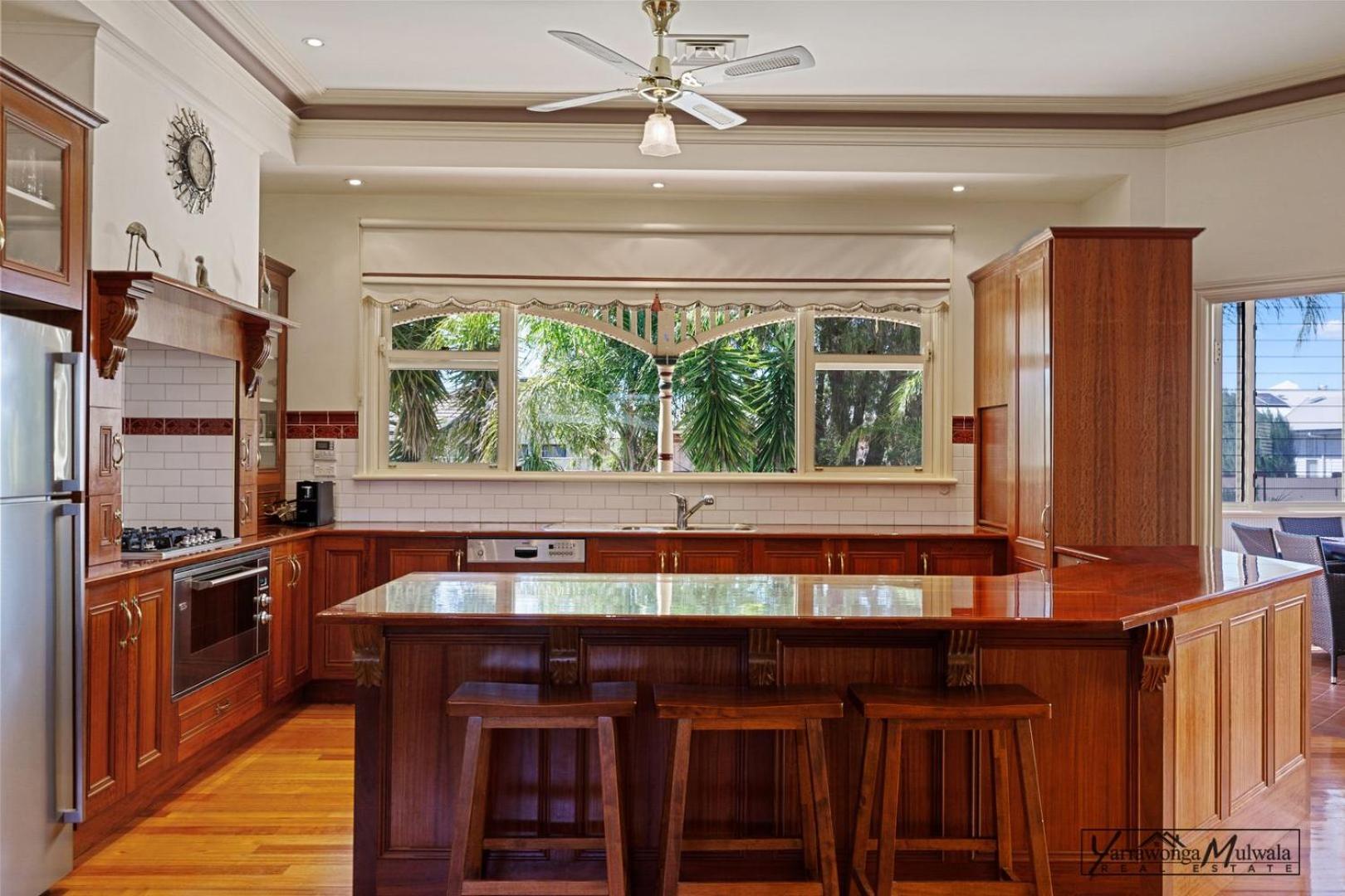 Federation home in town, close to lake & shops