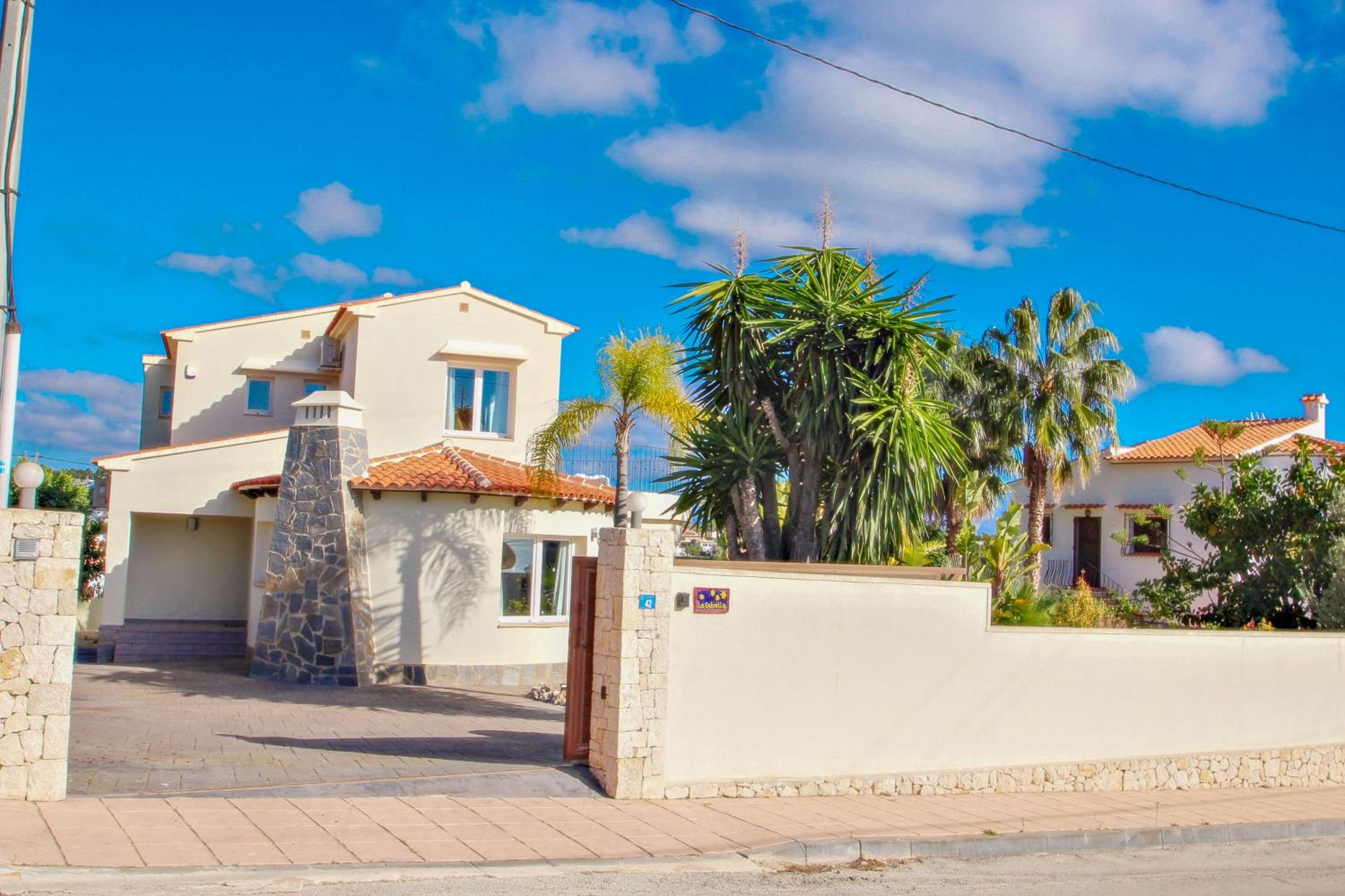 Estrella - holiday home with stunning views and private pool in Benissa view 5