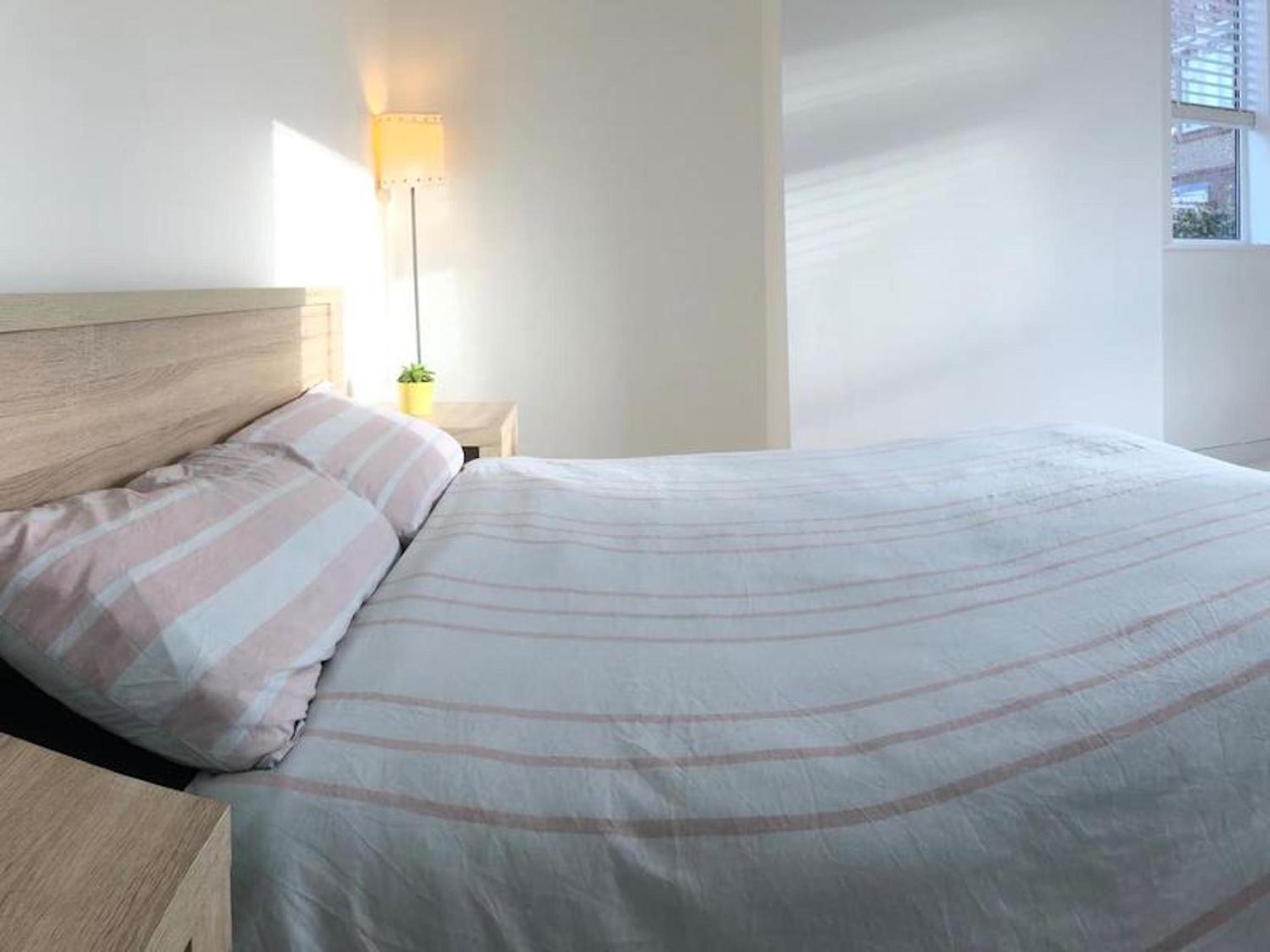 Kings Lynn Vacations - Kings Lynn Double Bedroom 1 New Renovated Bathroom - Property Image 3