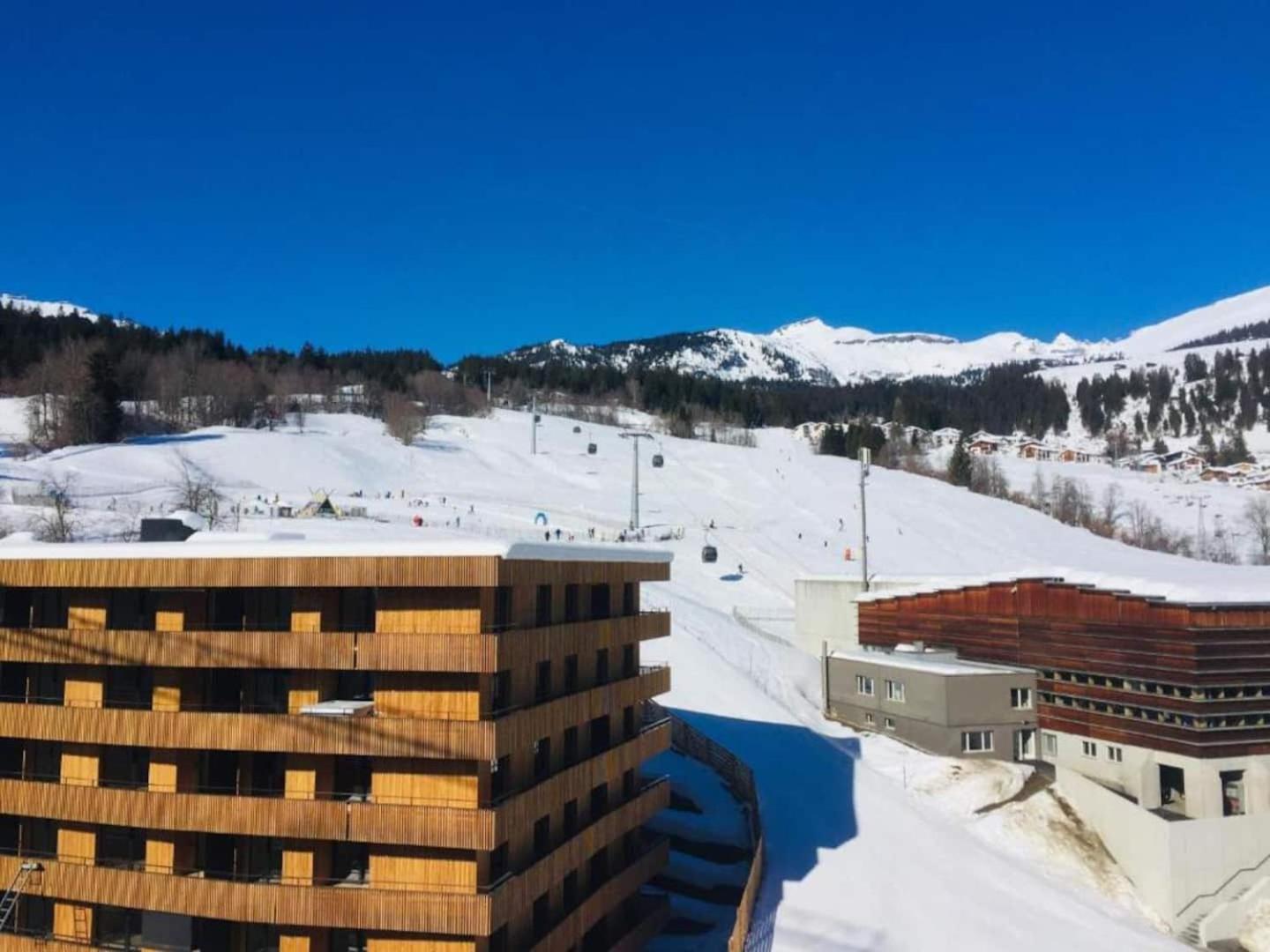 Ferienwohnung 3,5 Zimmer direkt an Ski- und Bikepiste view 3