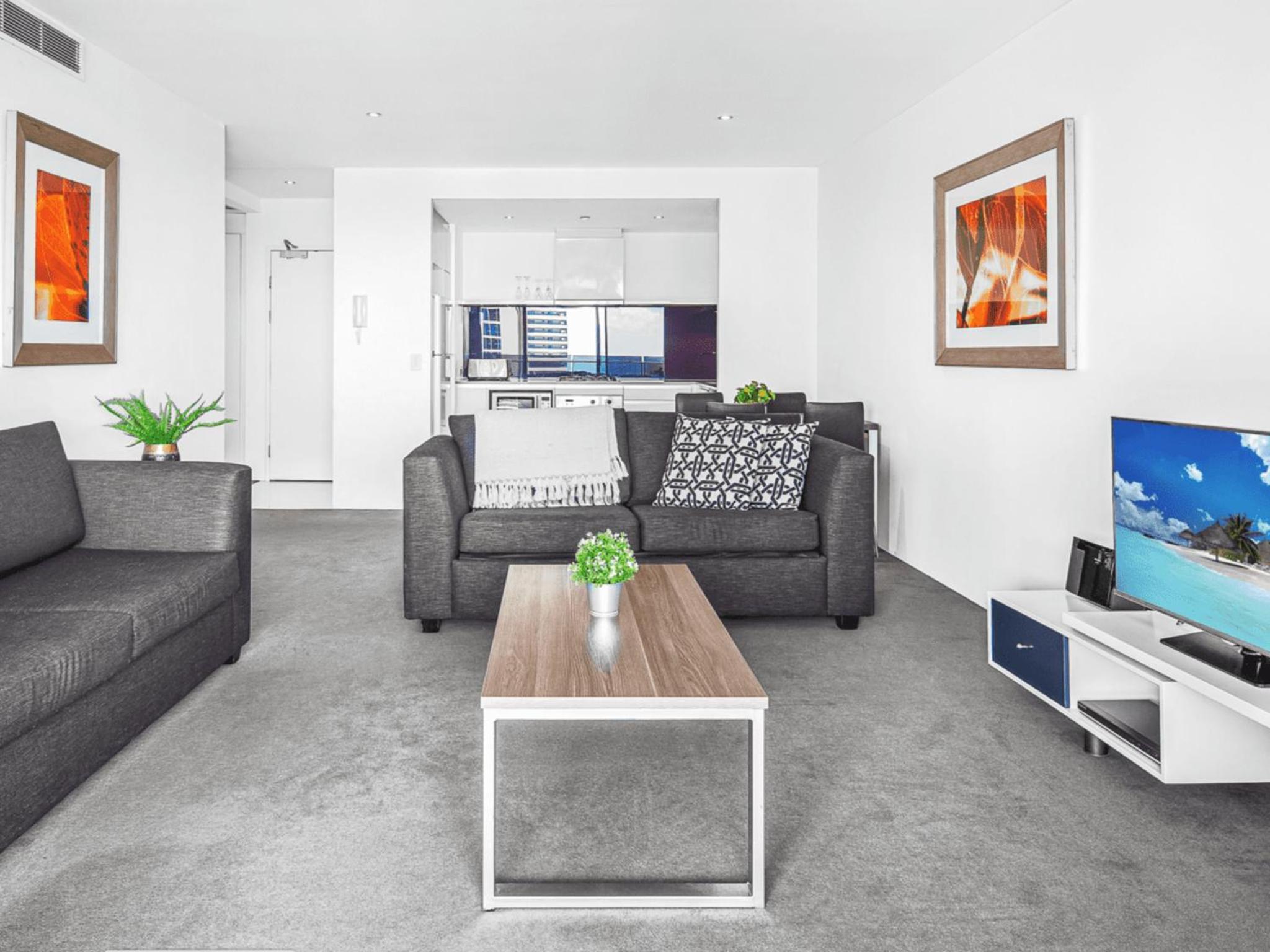 Circle on Cavill 25th Floor with Ocean Views - CoastHM